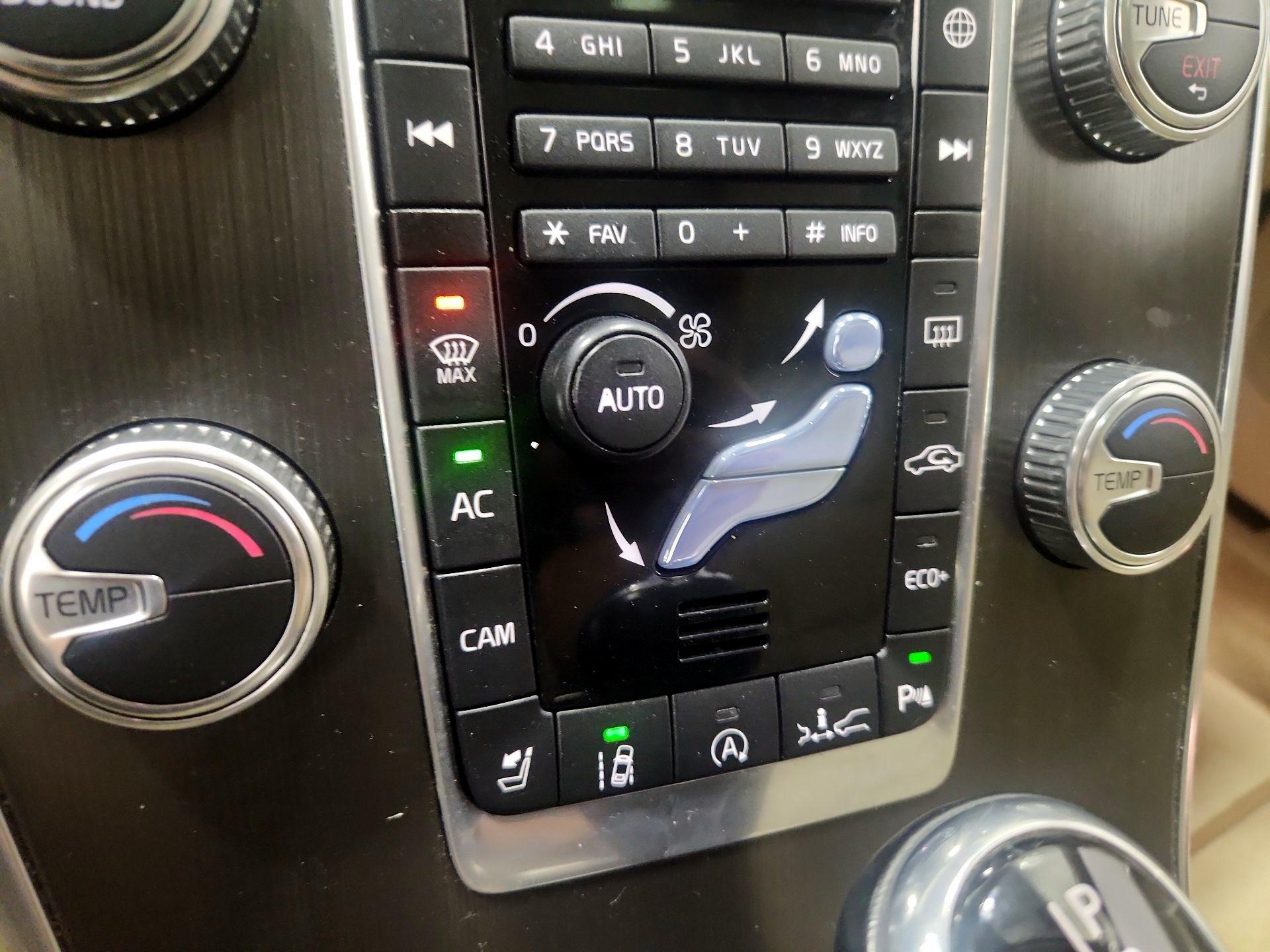 Thumbnail: 2016 Volvo XC60 - 17