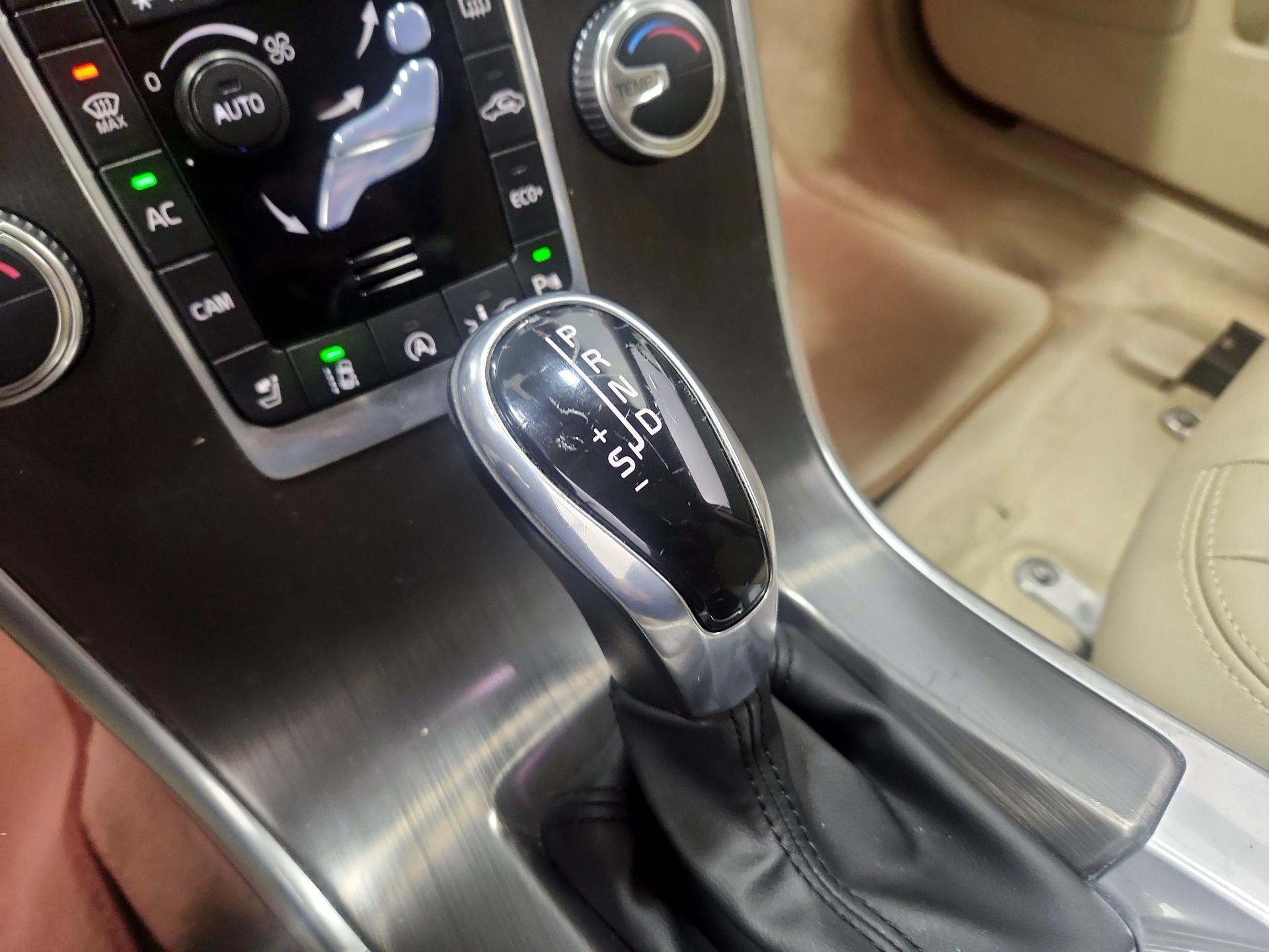 Thumbnail: 2016 Volvo XC60 - 18