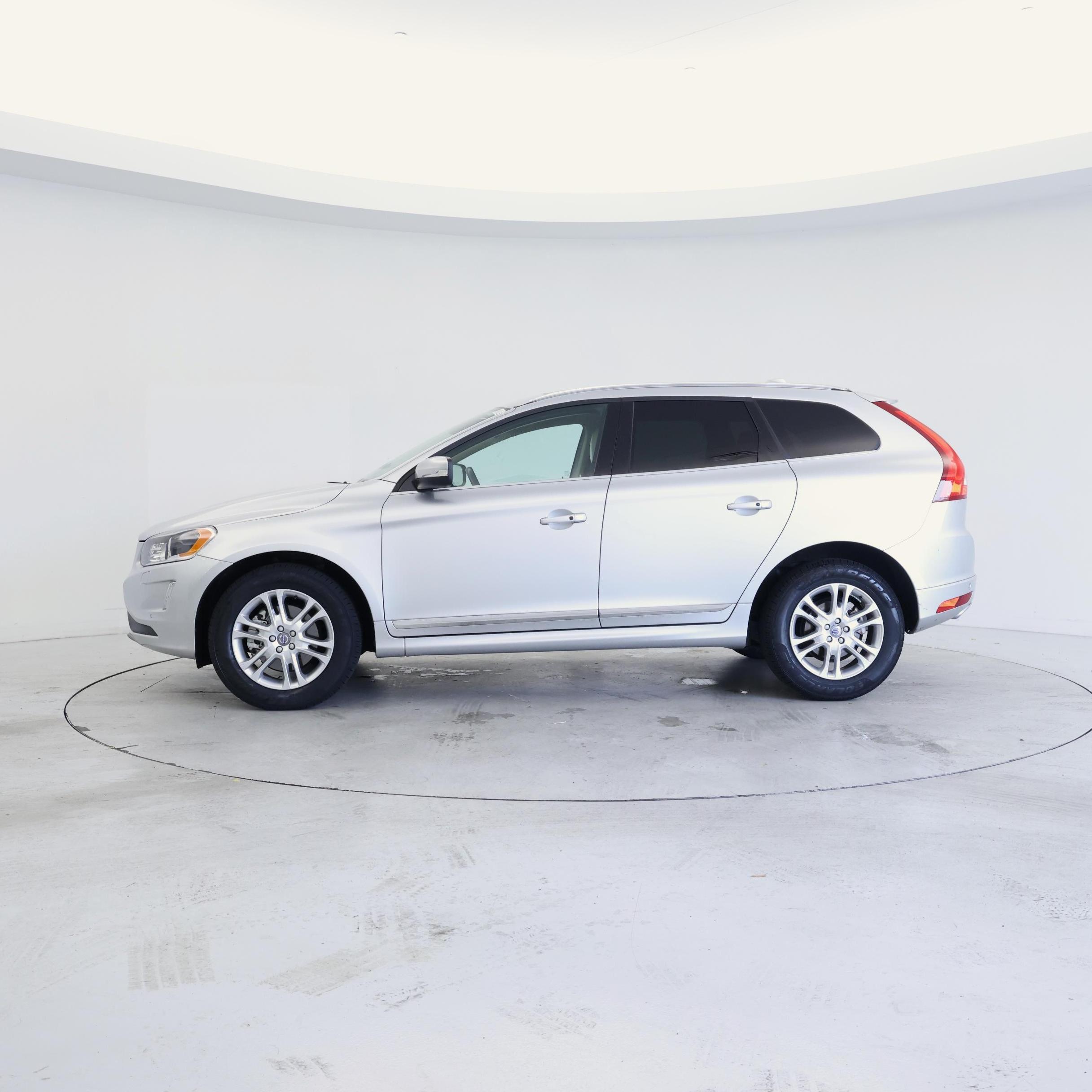 Thumbnail: 2016 Volvo XC60 - 3