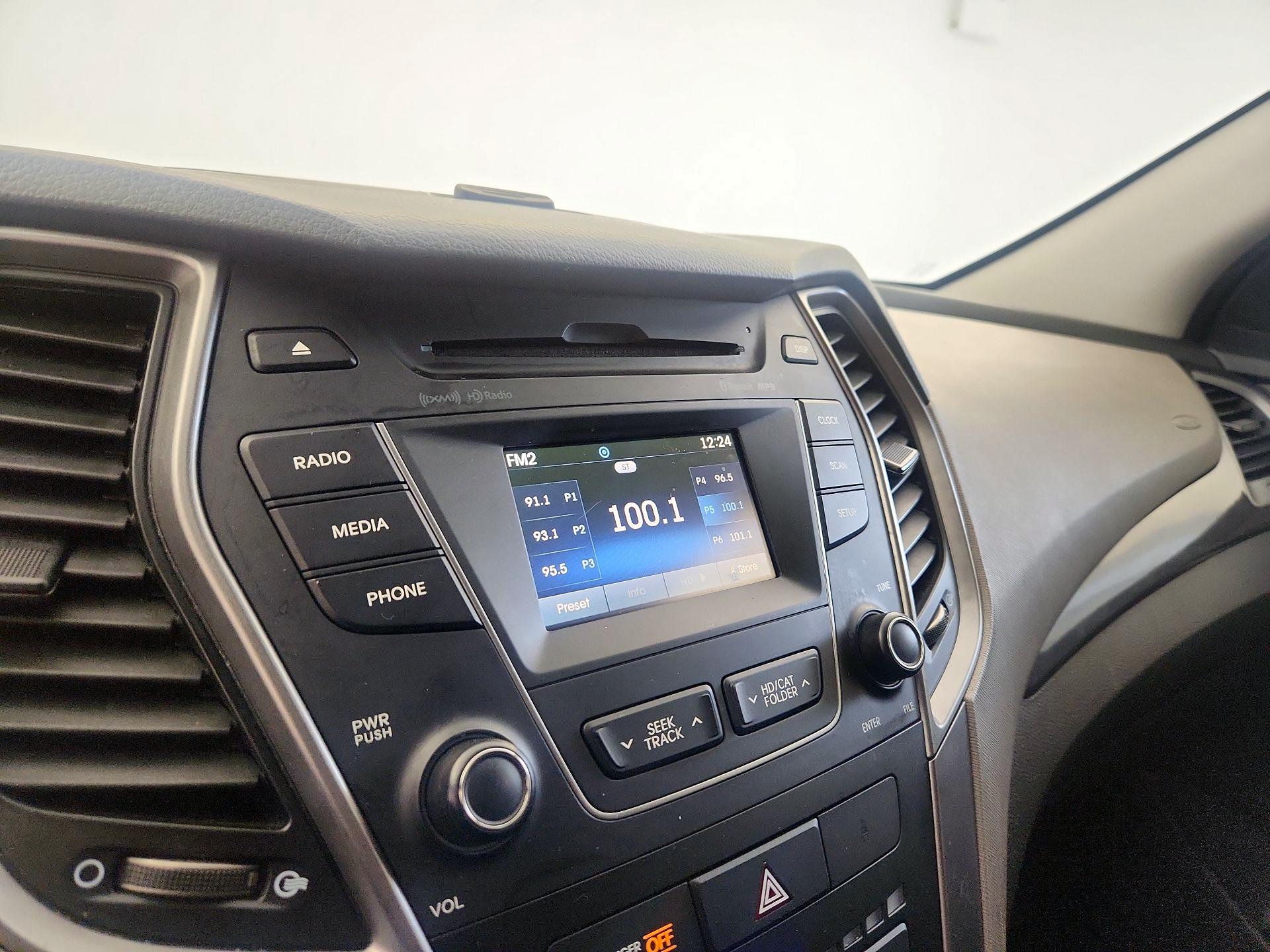 Thumbnail: 2016 Hyundai Santa Fe - 15
