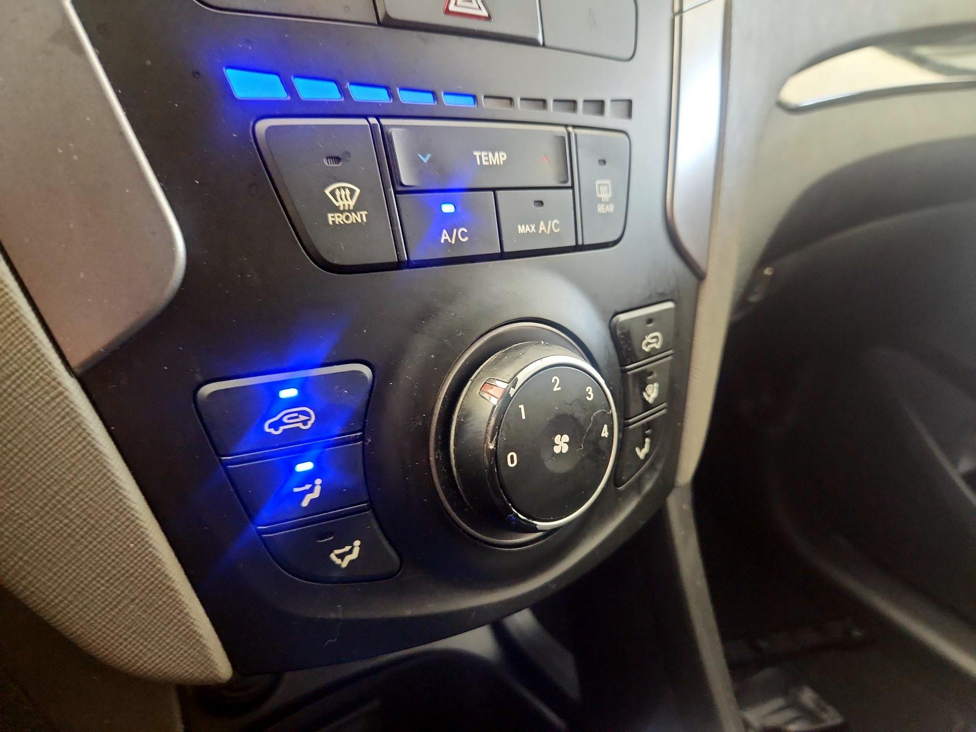 Thumbnail: 2016 Hyundai Santa Fe - 16