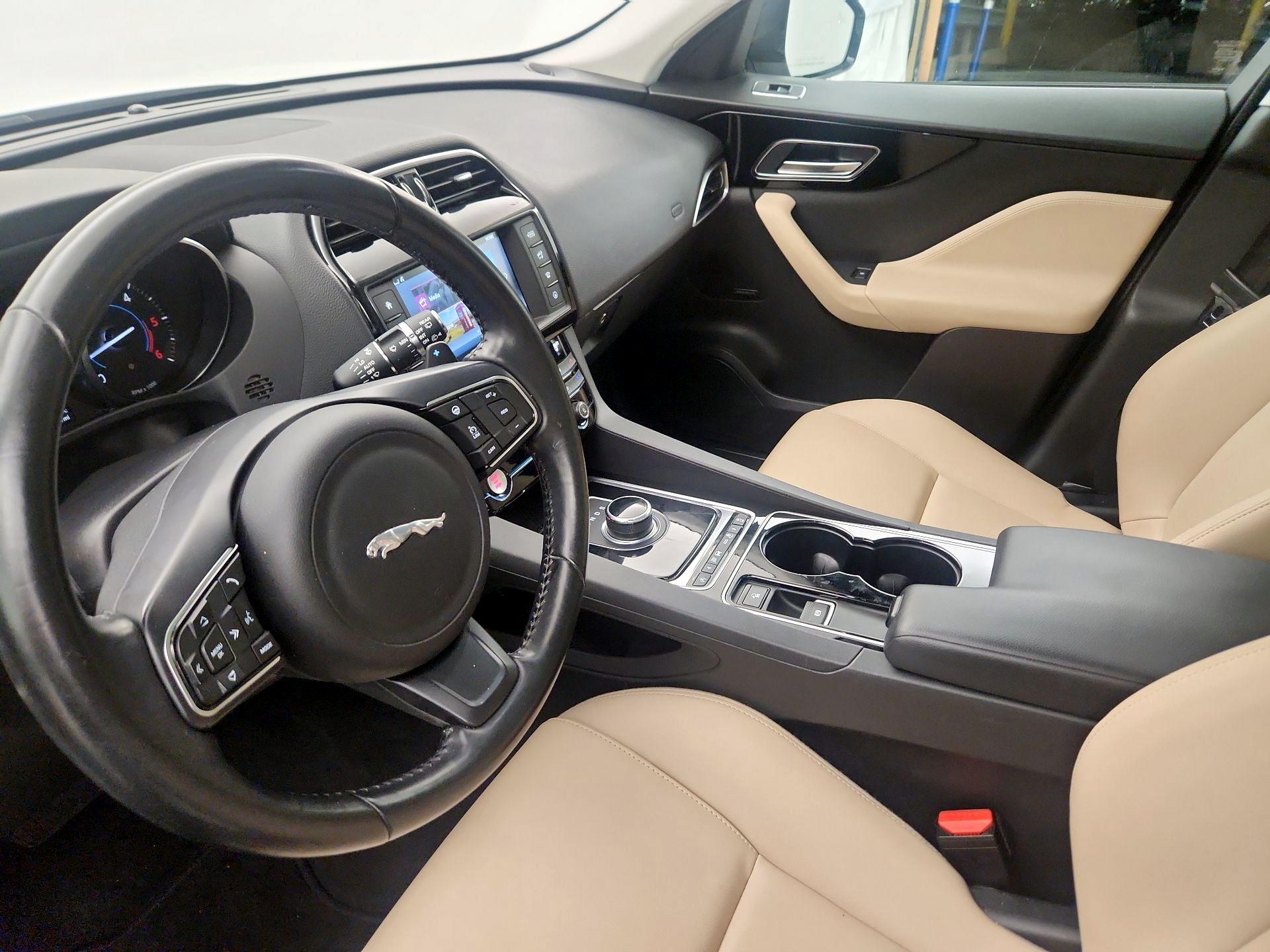 Thumbnail: 2017 Jaguar F-Pace - 9