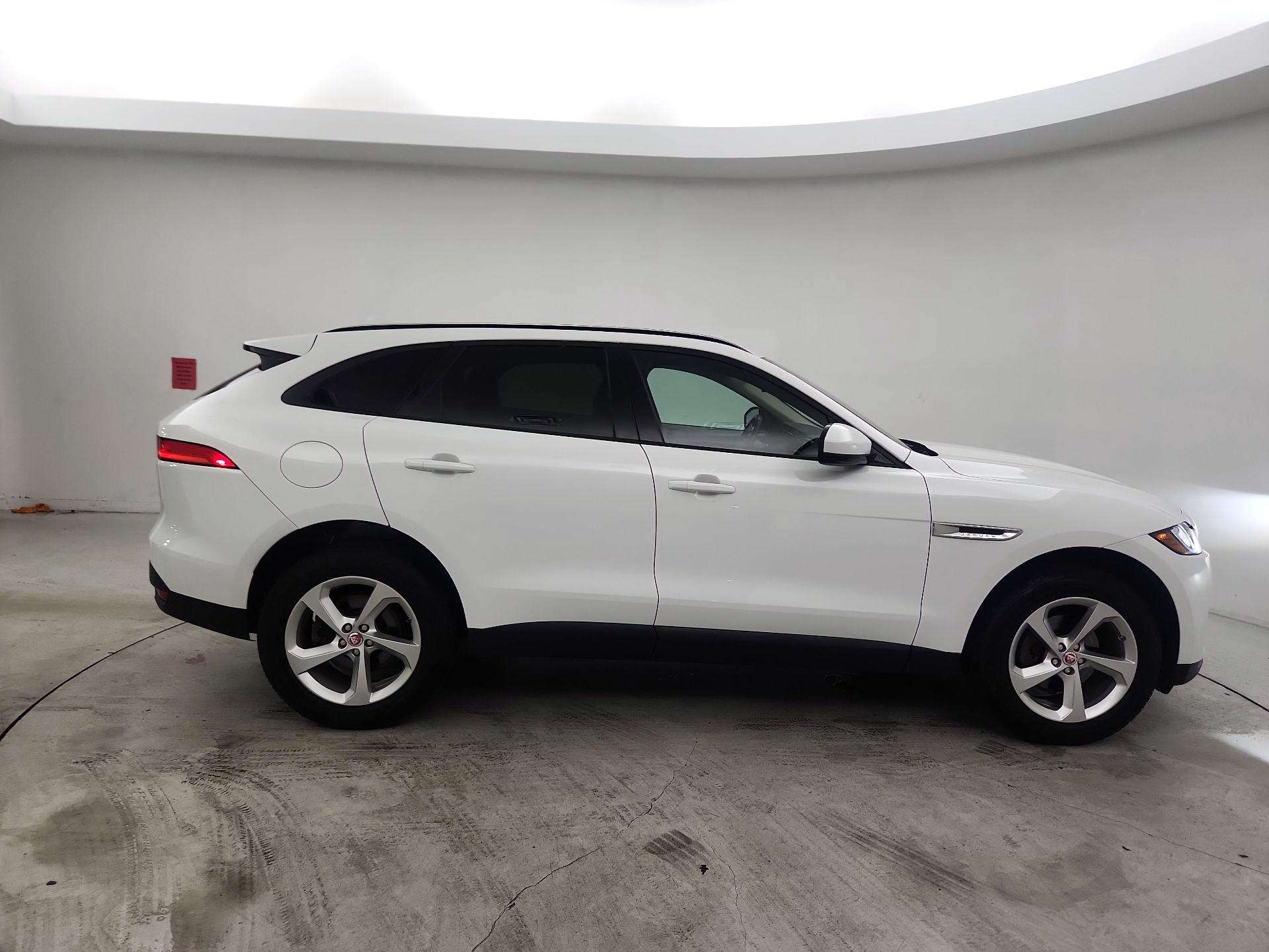Thumbnail: 2017 Jaguar F-Pace - 4