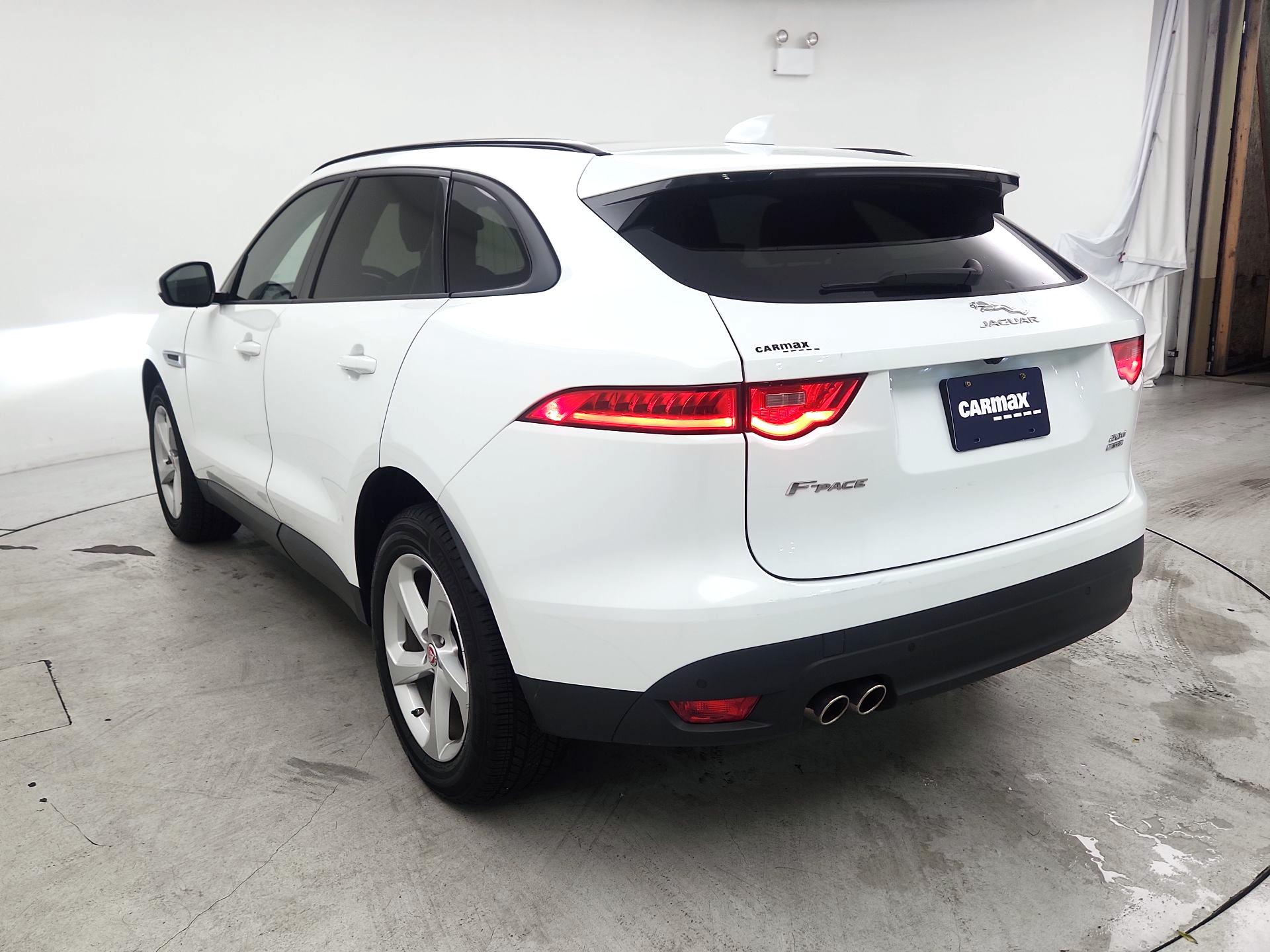 Thumbnail: 2017 Jaguar F-Pace - 7