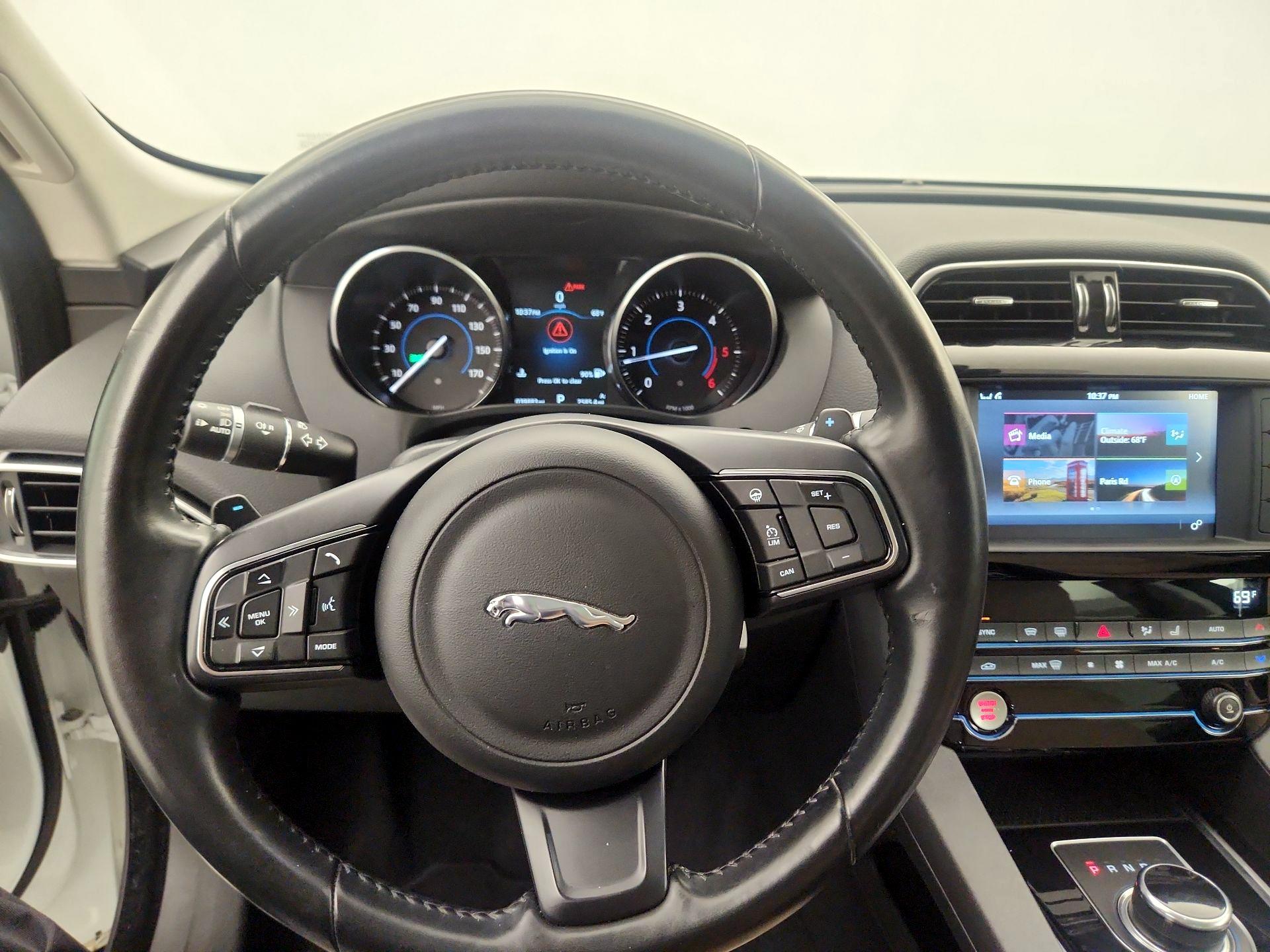 Thumbnail: 2017 Jaguar F-Pace - 8