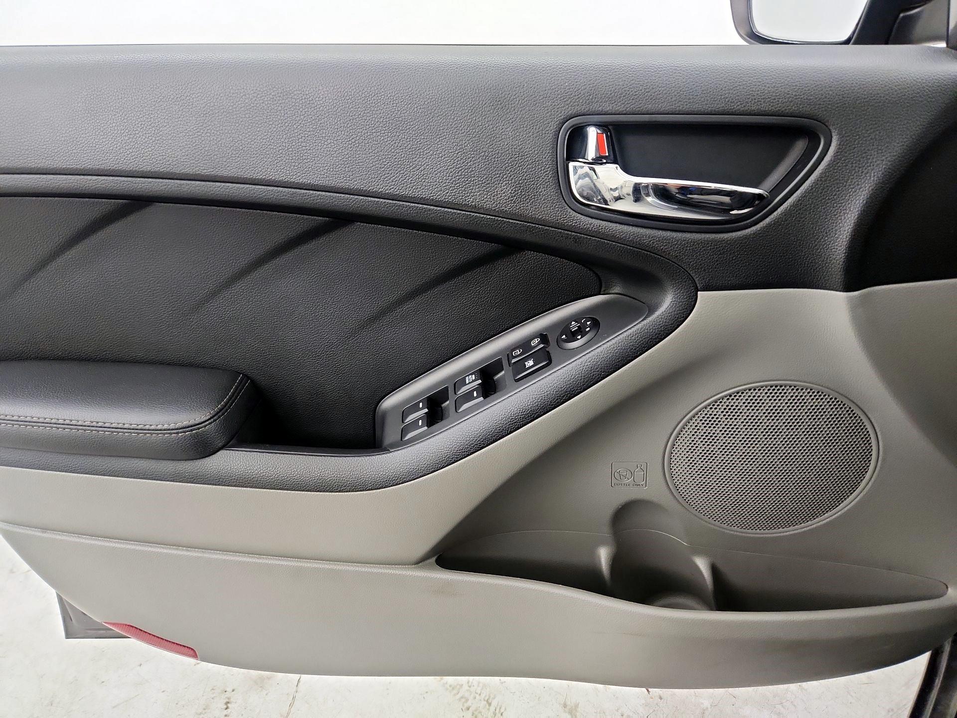 Thumbnail: 2016 Kia Forte - 12