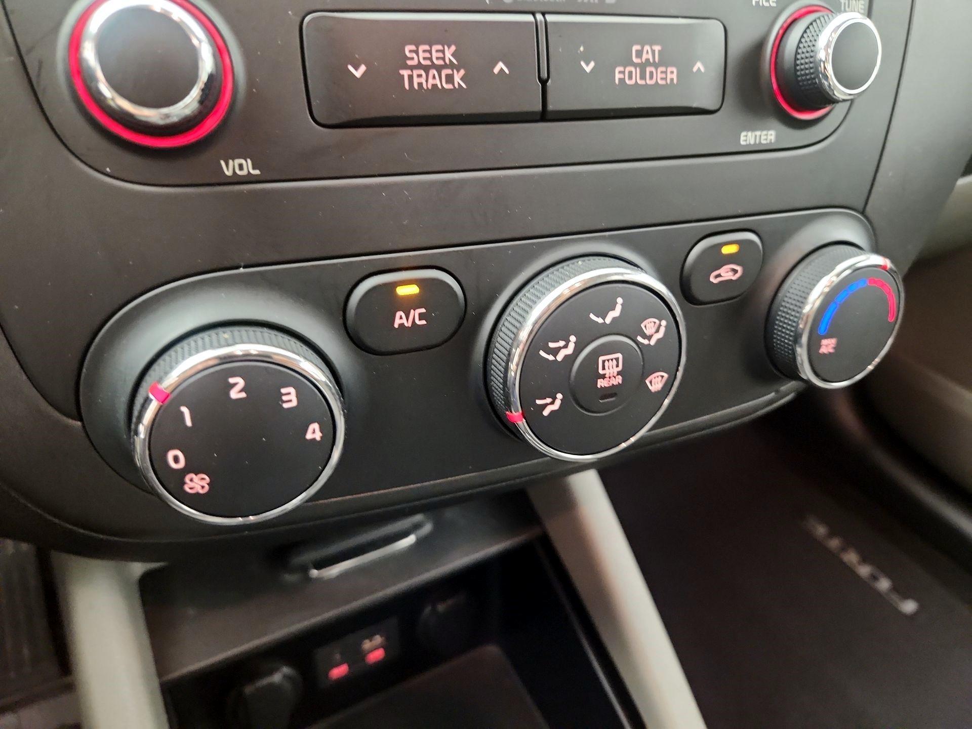 Thumbnail: 2016 Kia Forte - 16