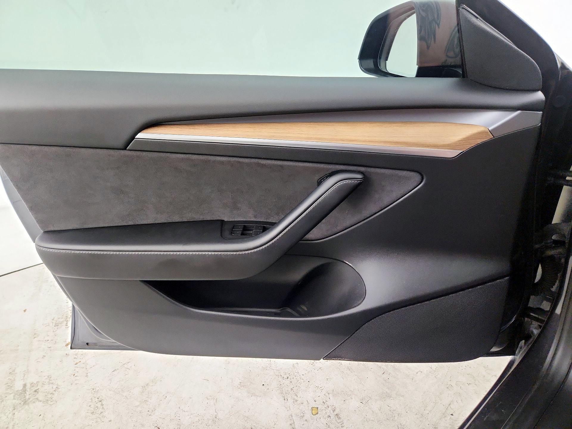 Thumbnail: 2021 Tesla Model 3 - 12