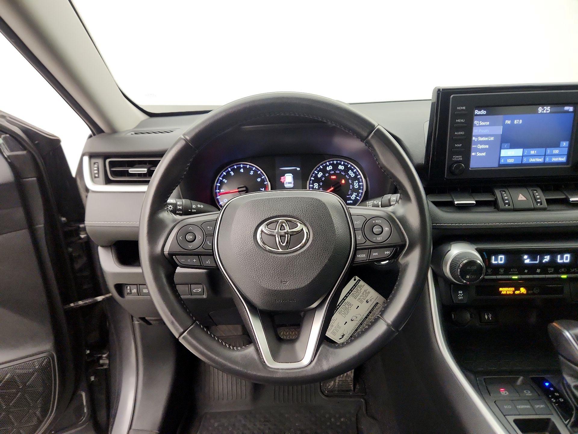 Thumbnail: 2019 Toyota RAV4 - 10
