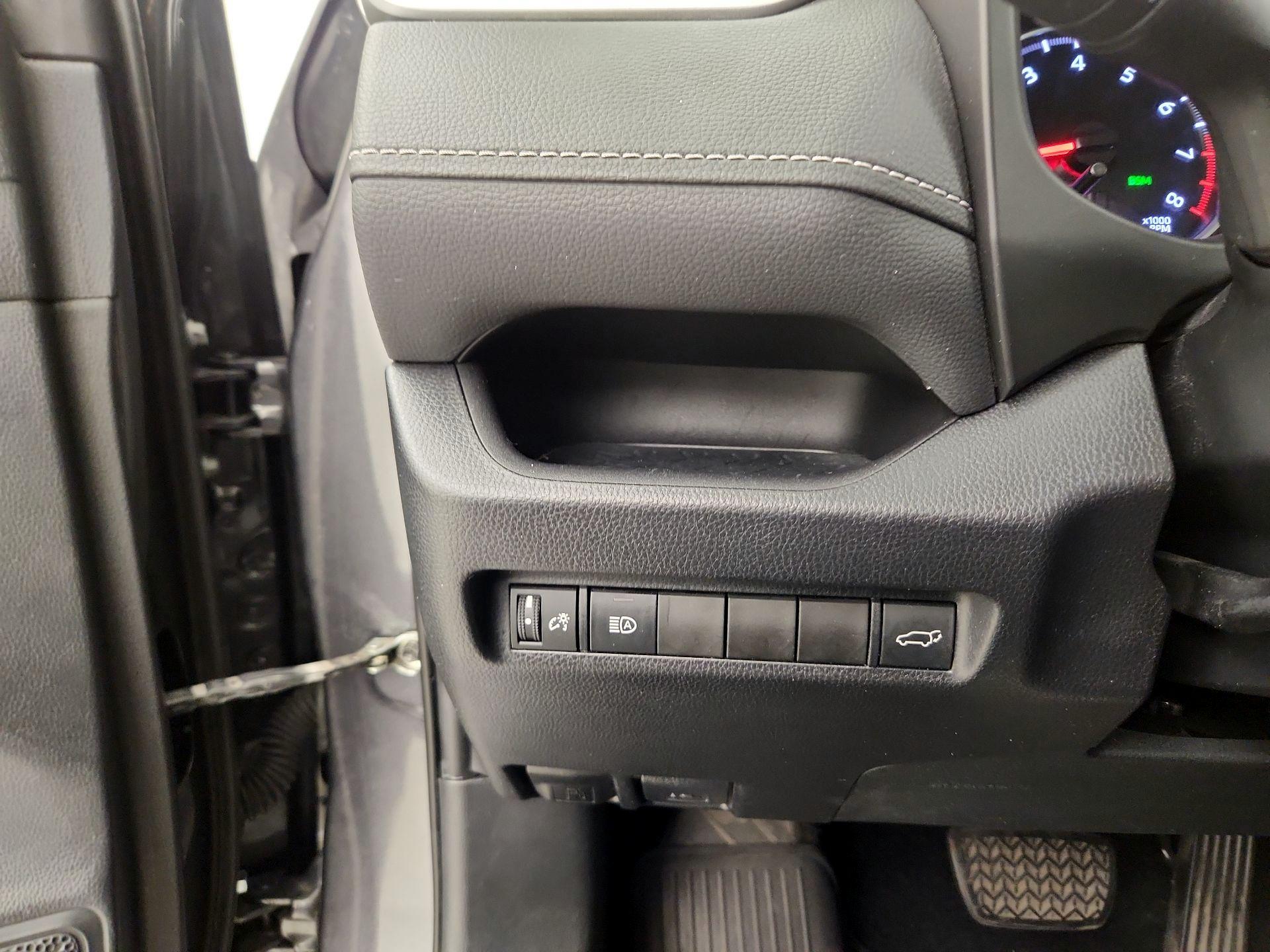 Thumbnail: 2019 Toyota RAV4 - 13
