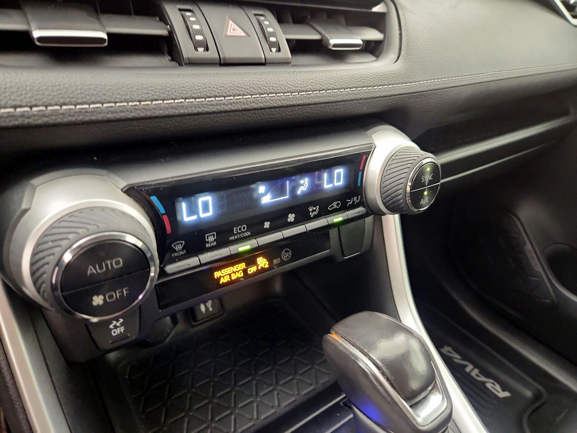 Thumbnail: 2019 Toyota RAV4 - 16