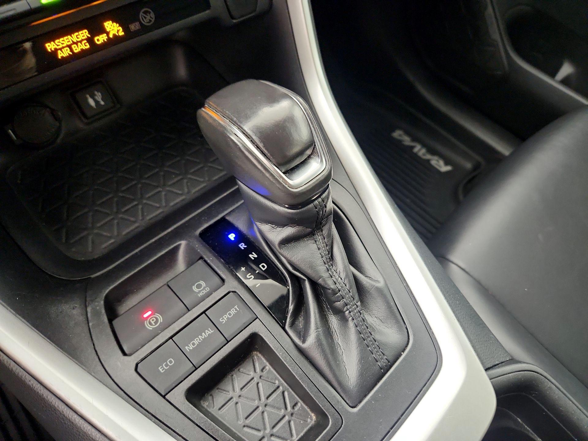 Thumbnail: 2019 Toyota RAV4 - 17
