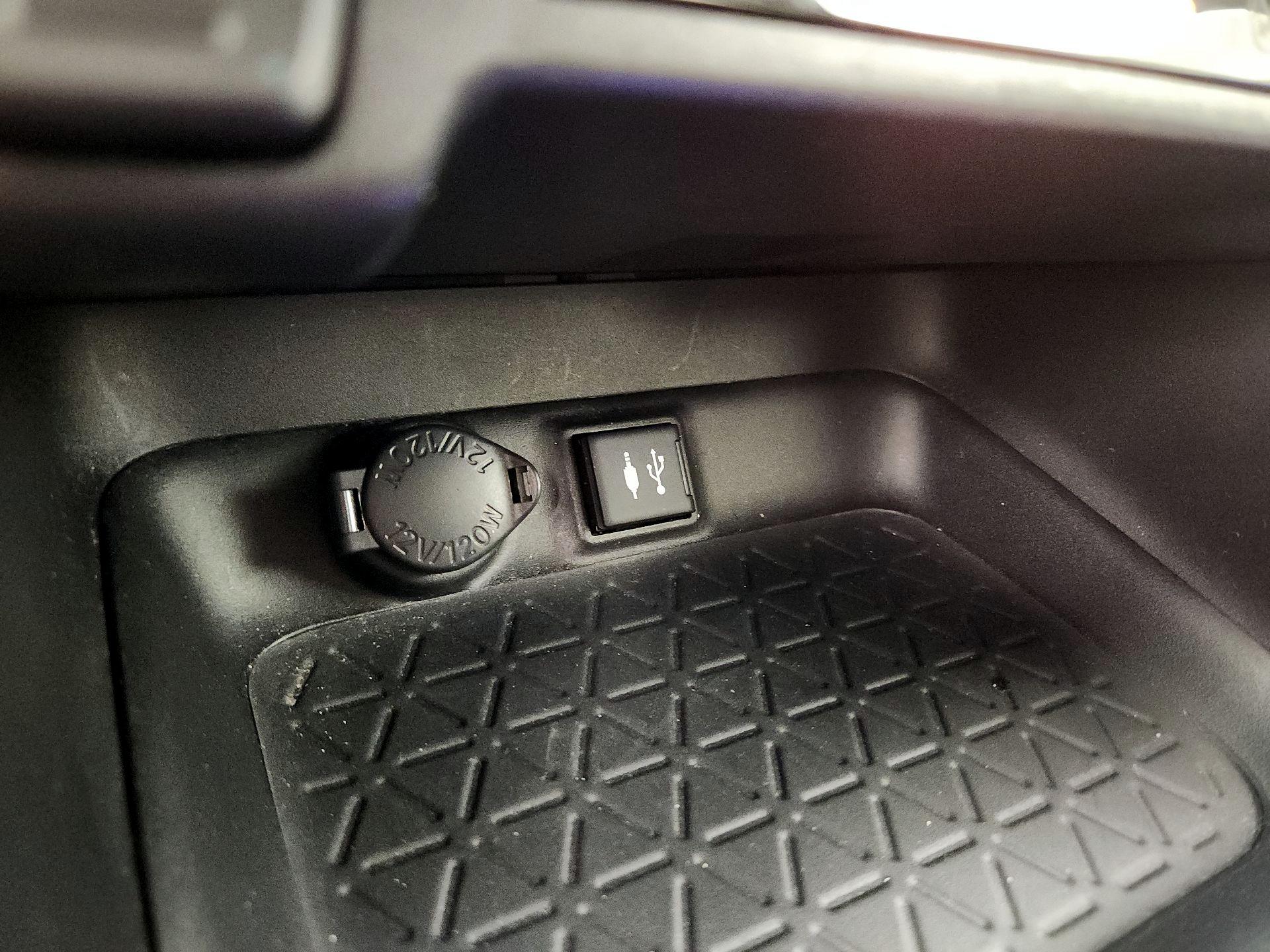 Thumbnail: 2019 Toyota RAV4 - 18