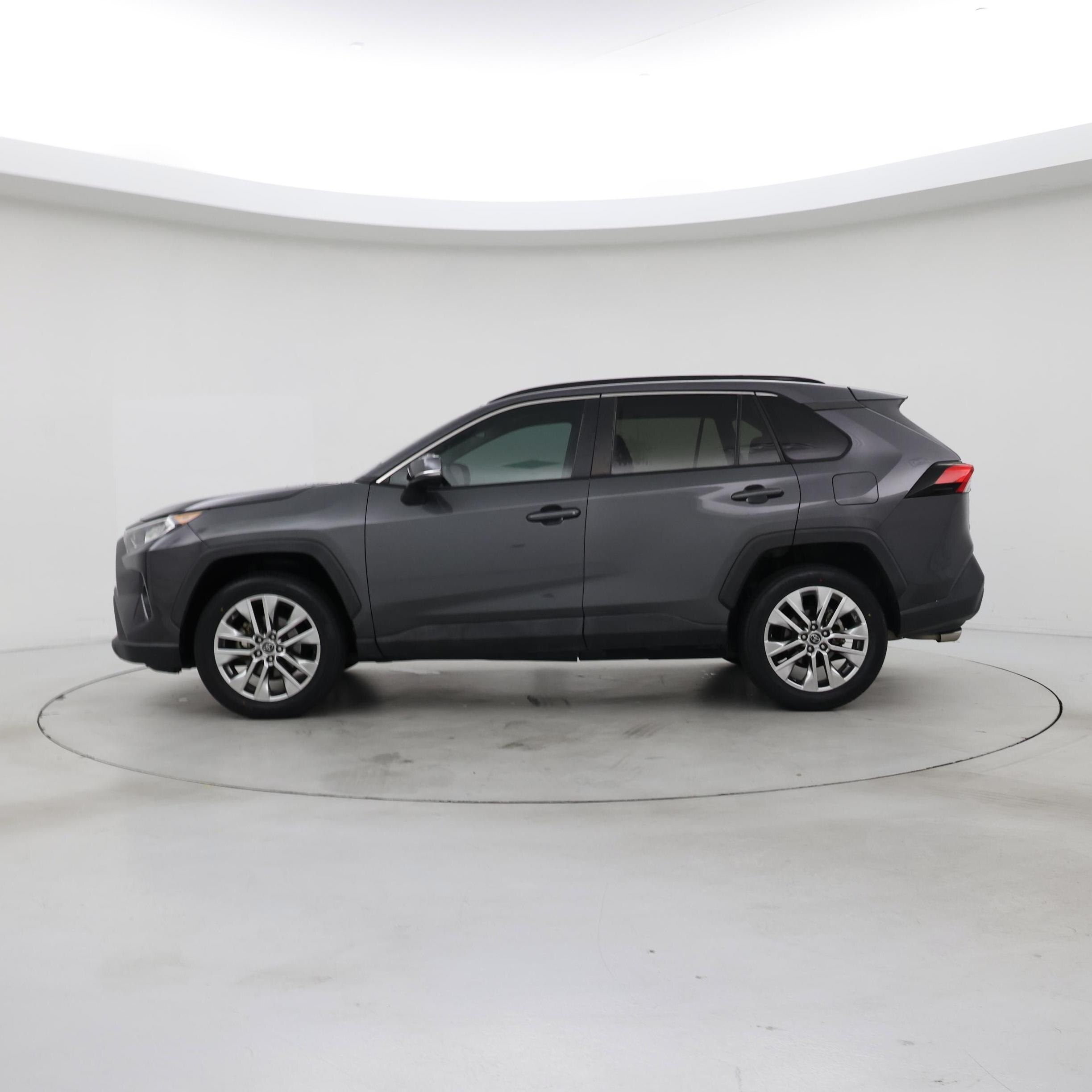Thumbnail: 2019 Toyota RAV4 - 3