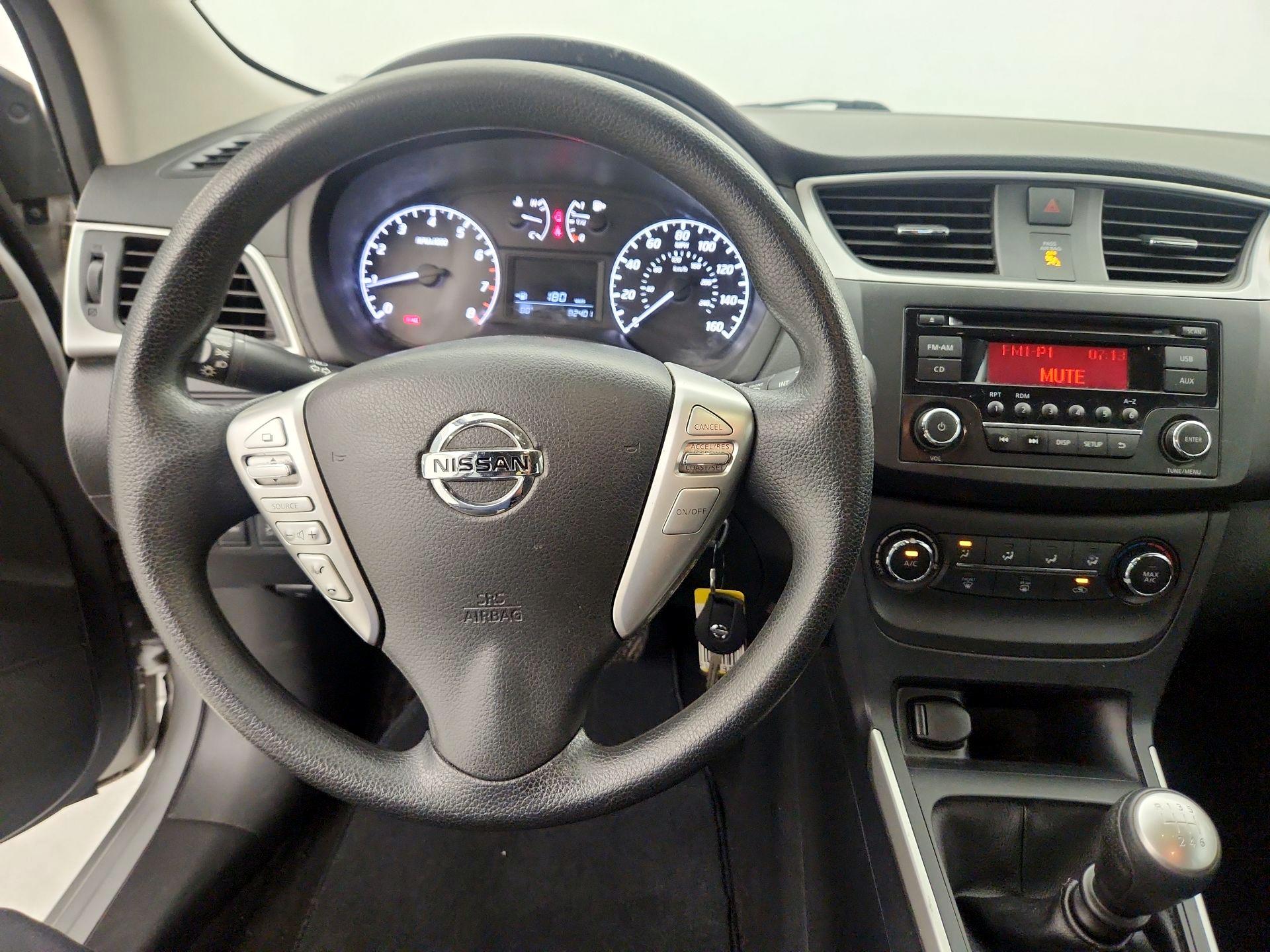 Thumbnail: 2016 Nissan Sentra - 9