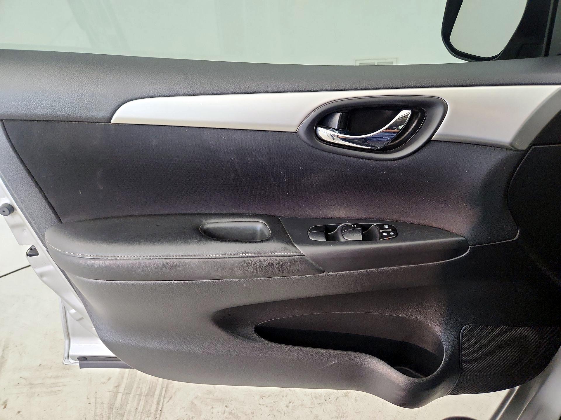 Thumbnail: 2016 Nissan Sentra - 12
