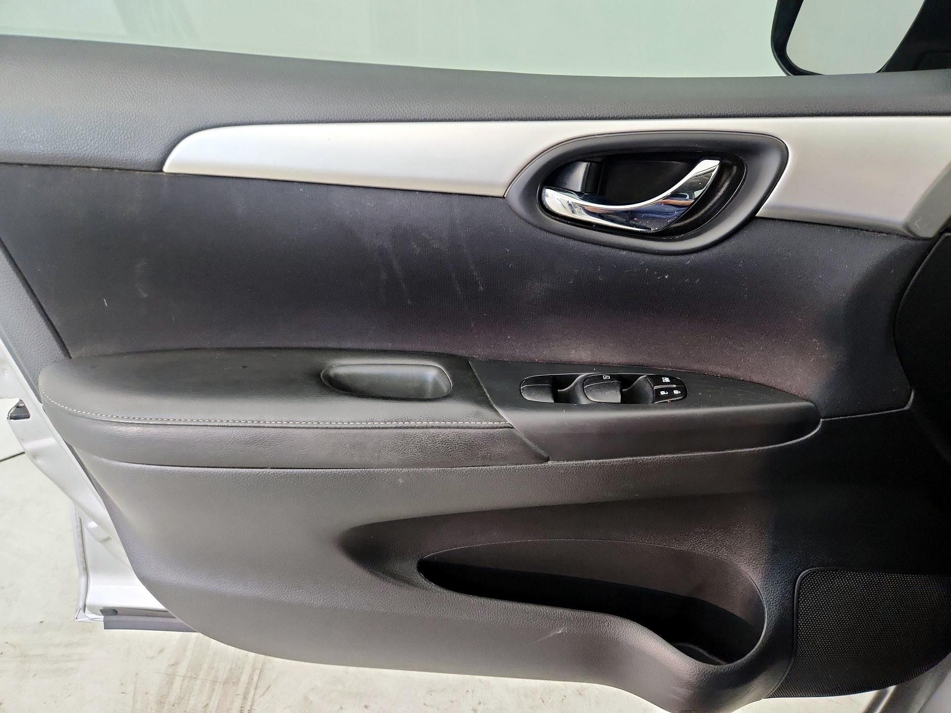 Thumbnail: 2016 Nissan Sentra - 13