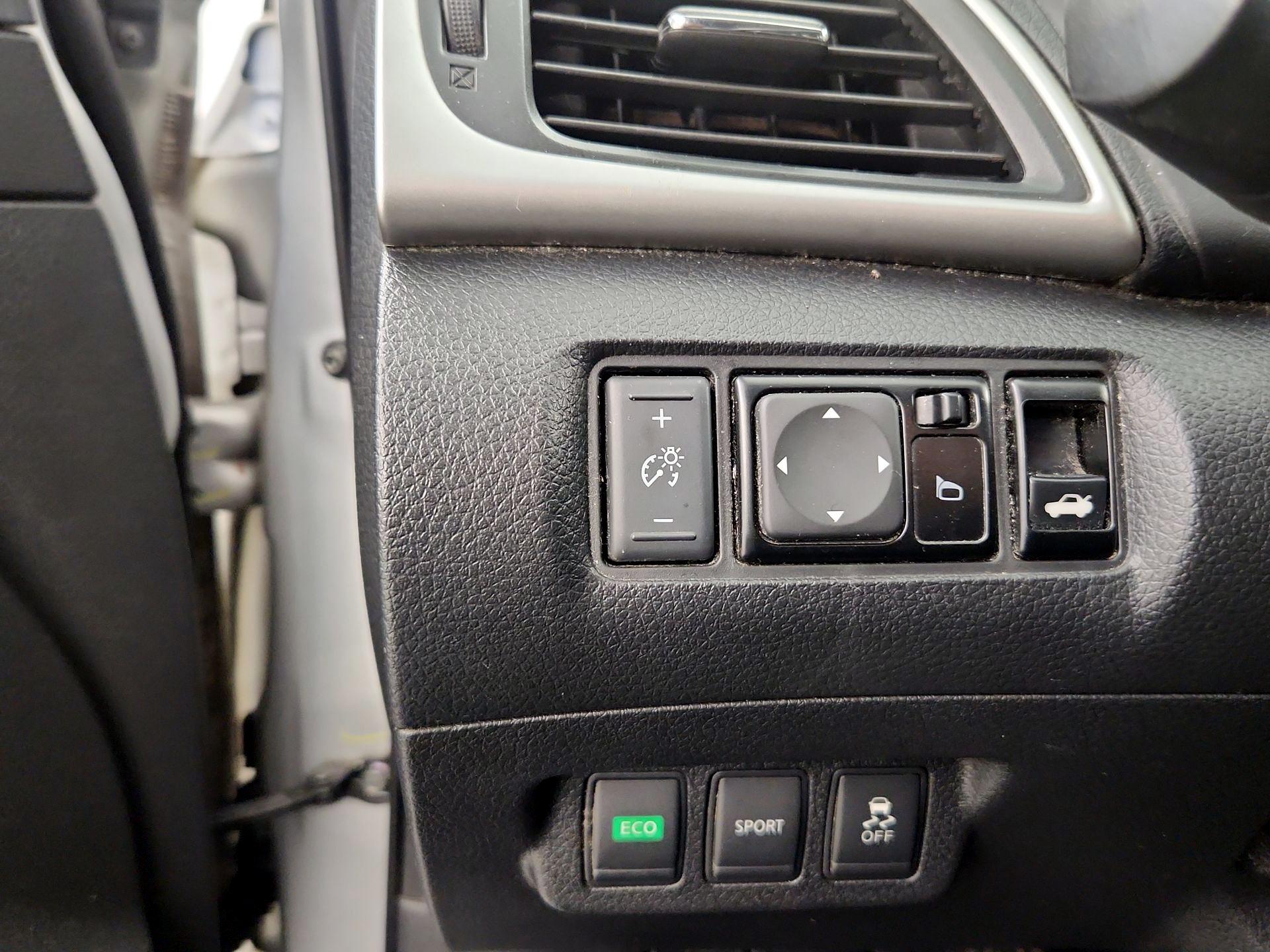 Thumbnail: 2016 Nissan Sentra - 14