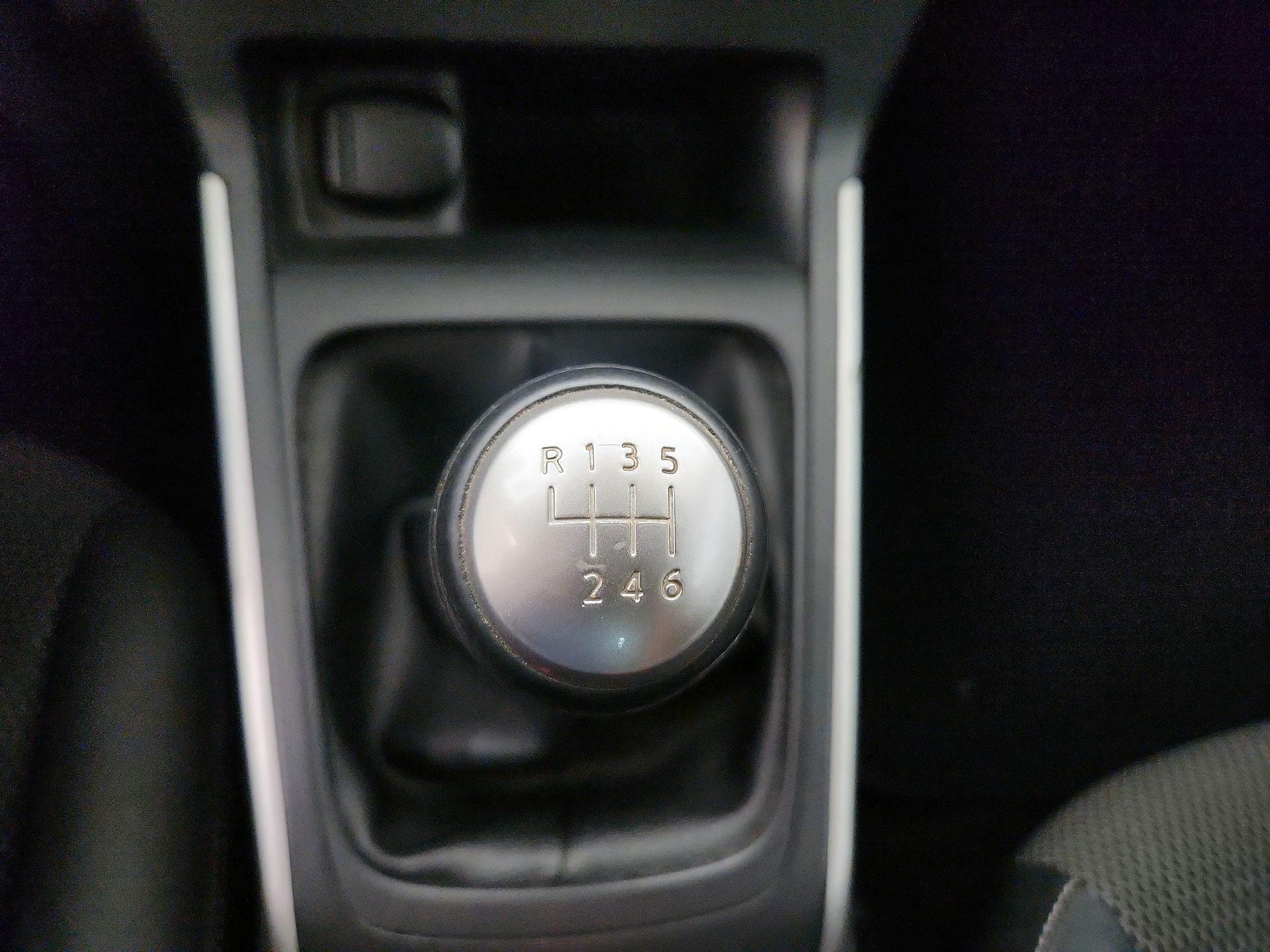 Thumbnail: 2016 Nissan Sentra - 17