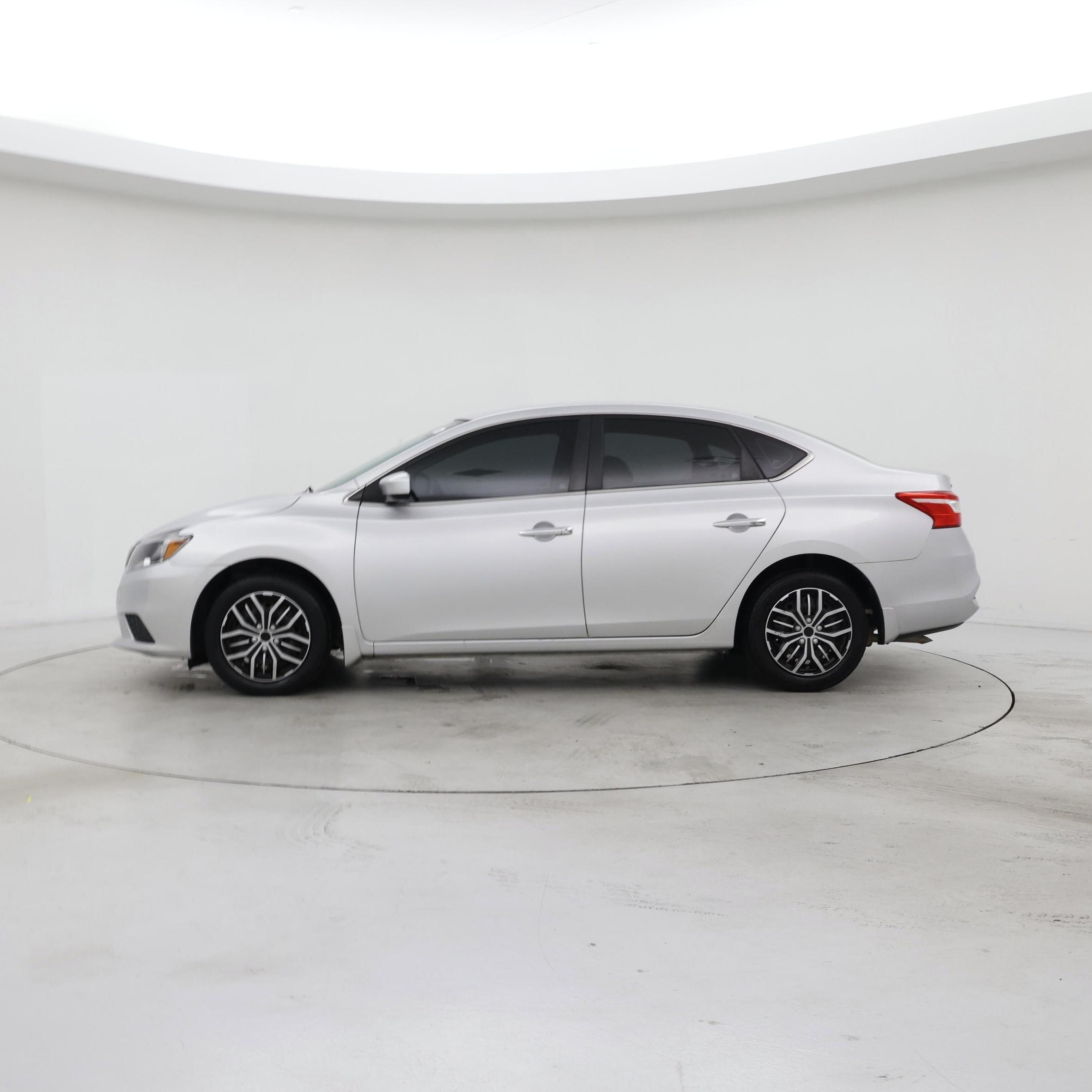 Thumbnail: 2016 Nissan Sentra - 3