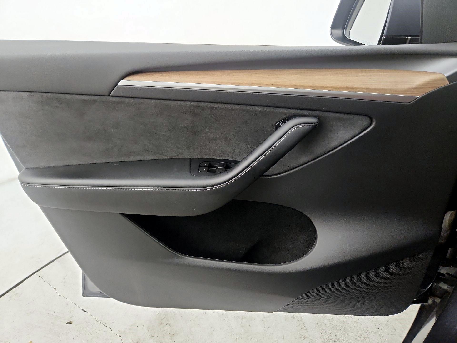 Thumbnail: 2023 Tesla Model Y - 12