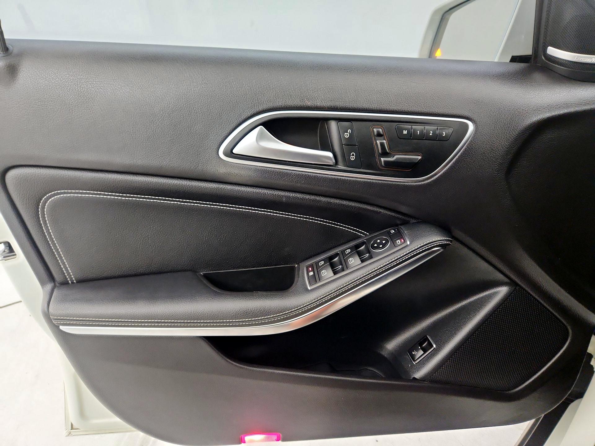 Thumbnail: 2015 Mercedes-Benz GLA - 12