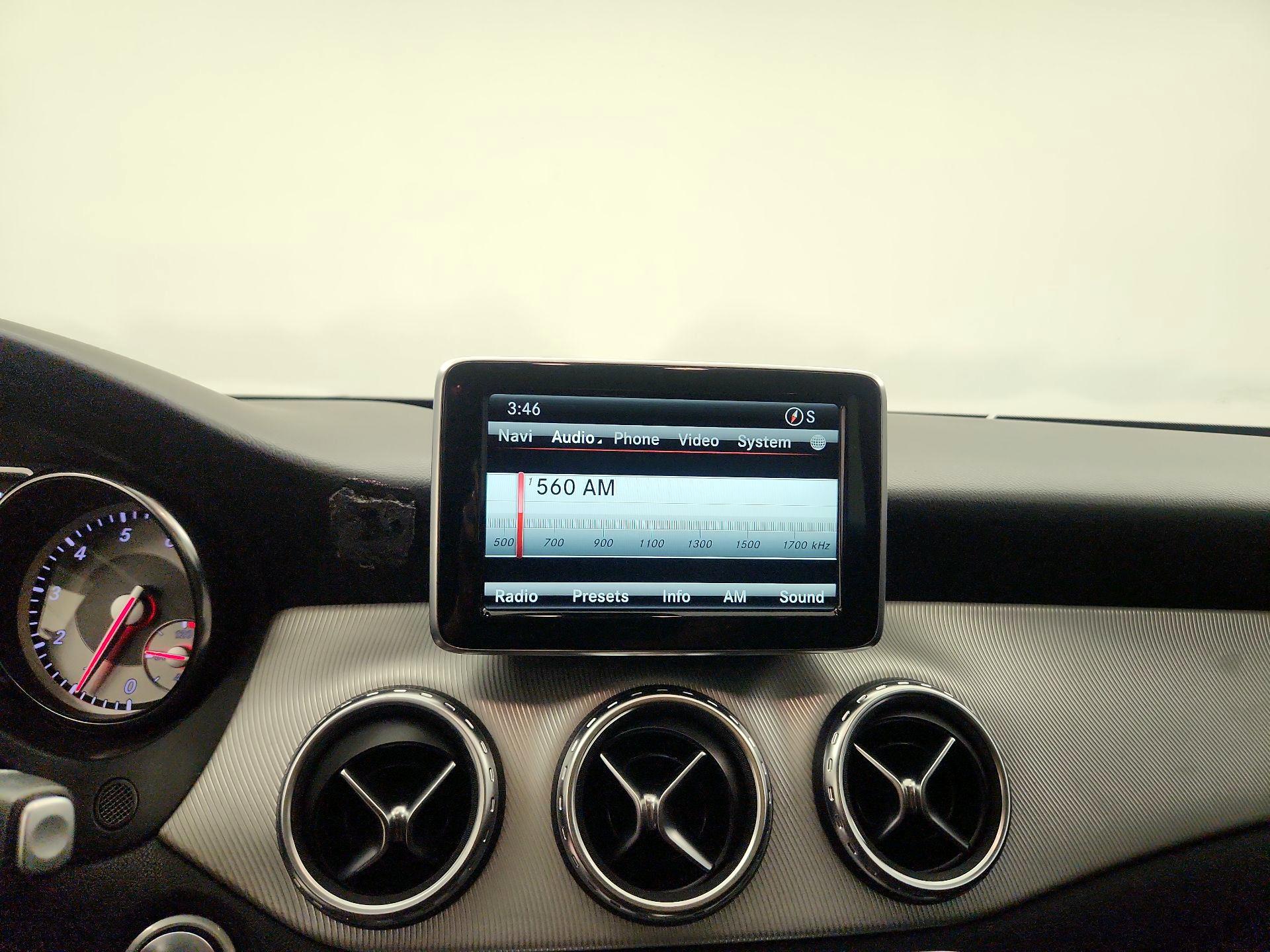 Thumbnail: 2015 Mercedes-Benz GLA - 15