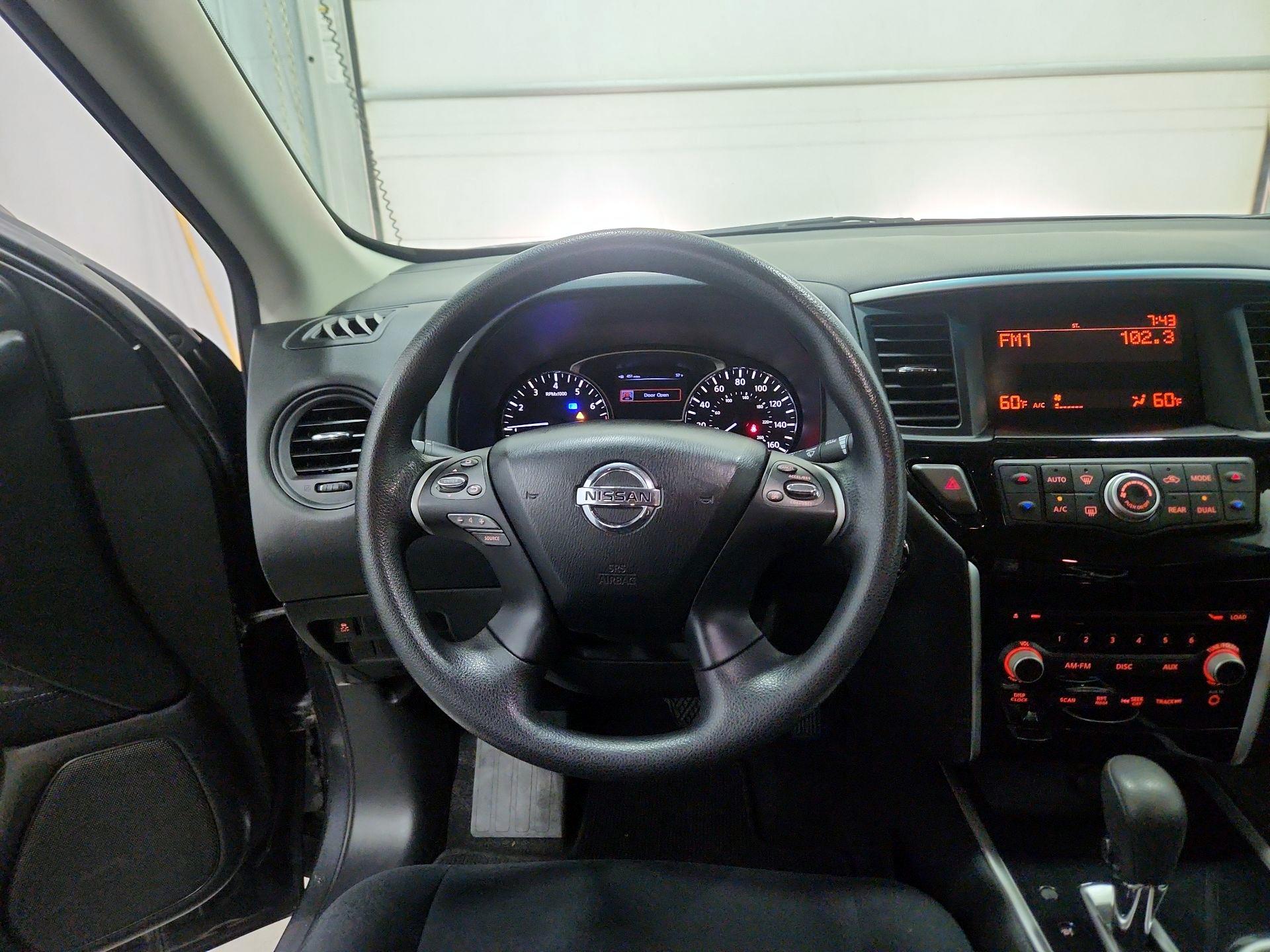 Thumbnail: 2013 Nissan Pathfinder - 10