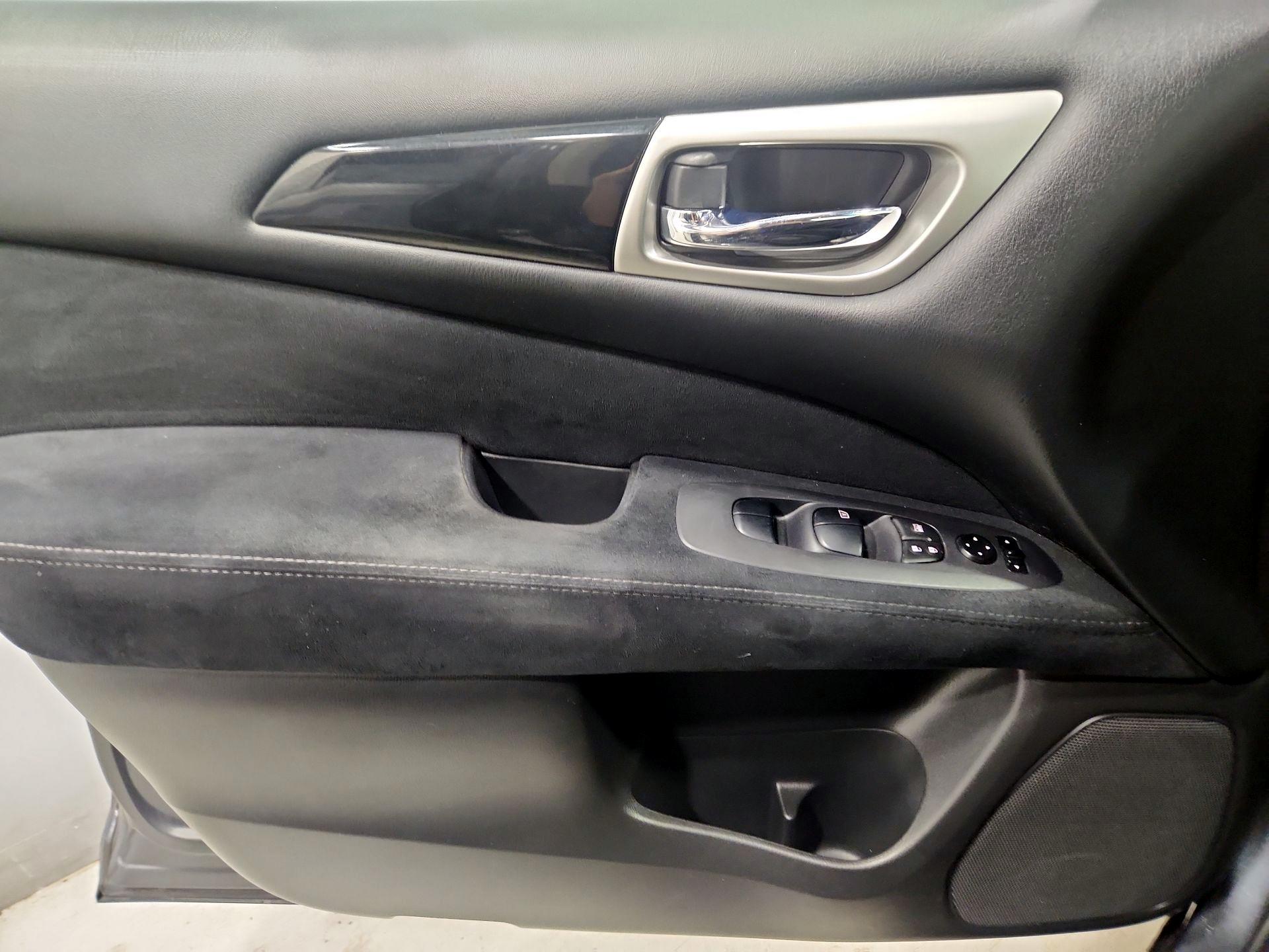 Thumbnail: 2013 Nissan Pathfinder - 12