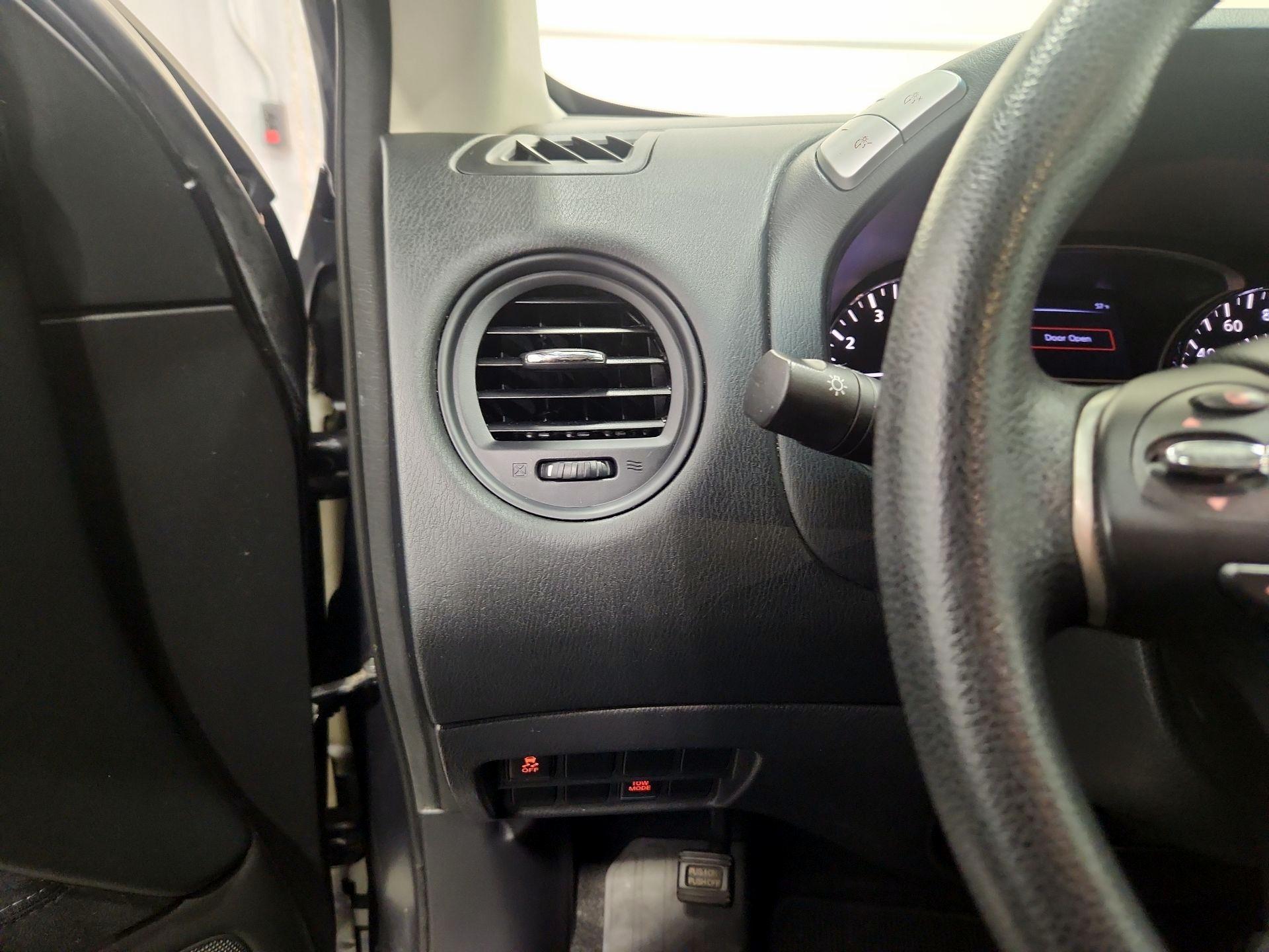 Thumbnail: 2013 Nissan Pathfinder - 13