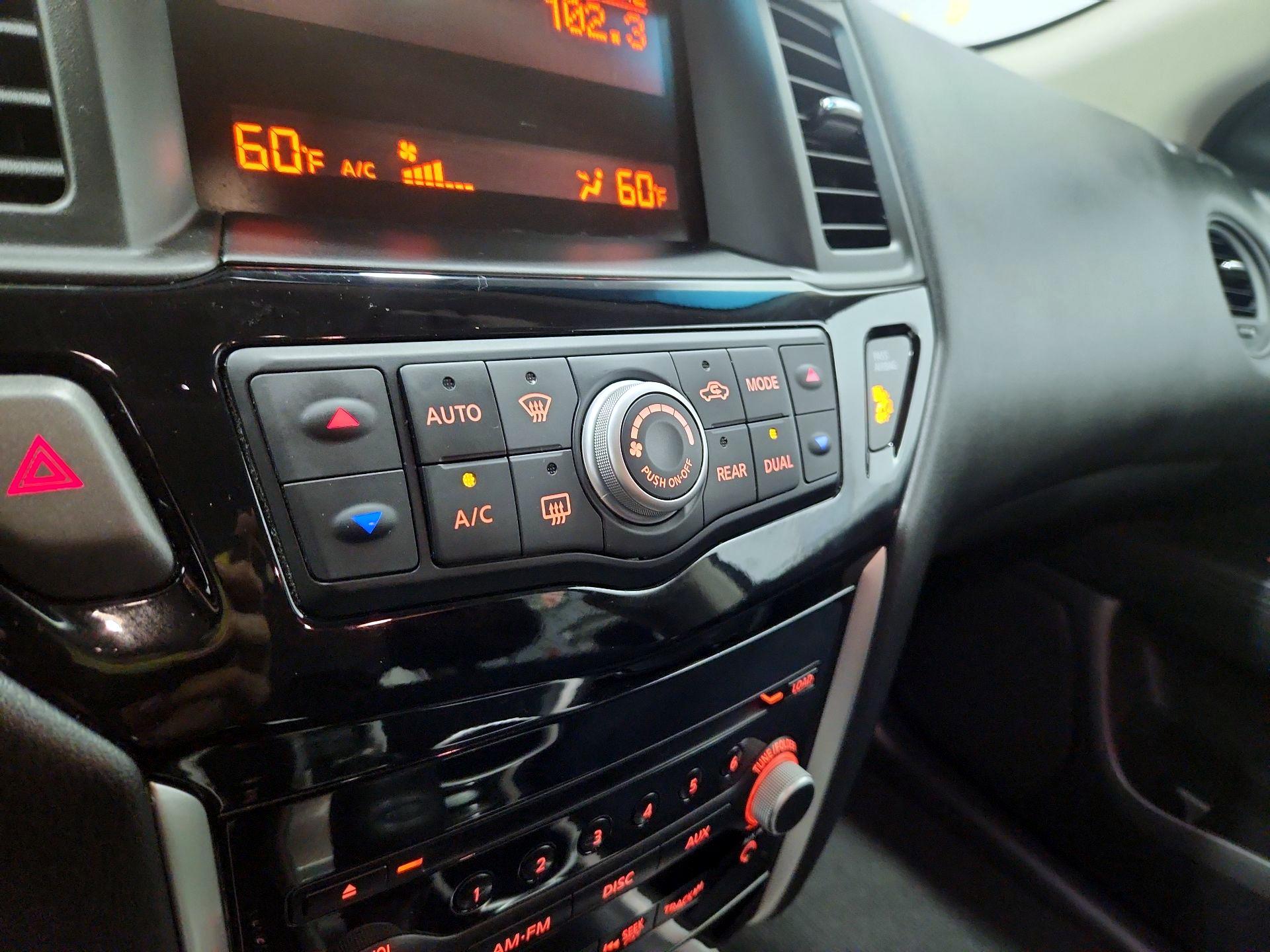 Thumbnail: 2013 Nissan Pathfinder - 15