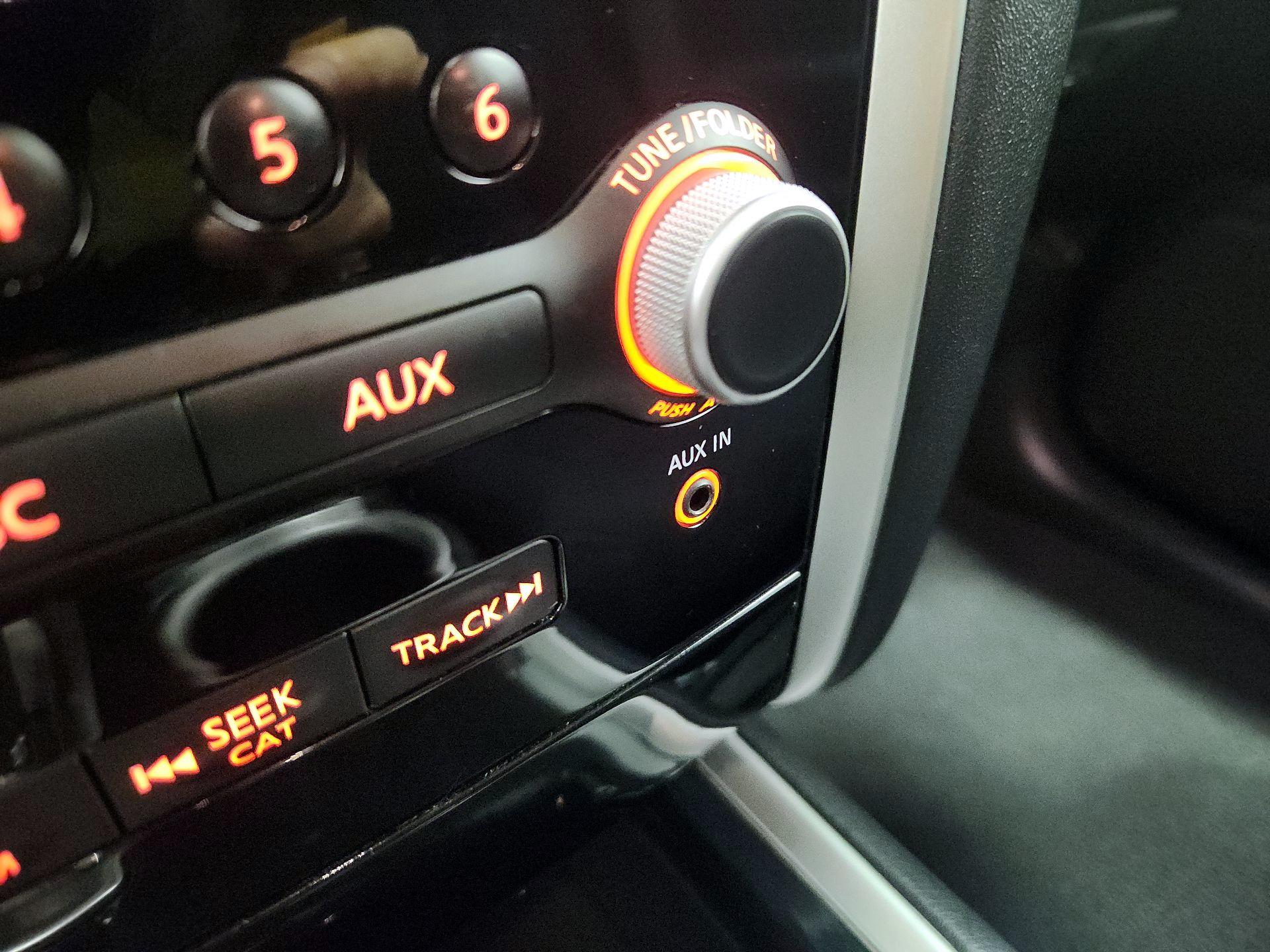 Thumbnail: 2013 Nissan Pathfinder - 17