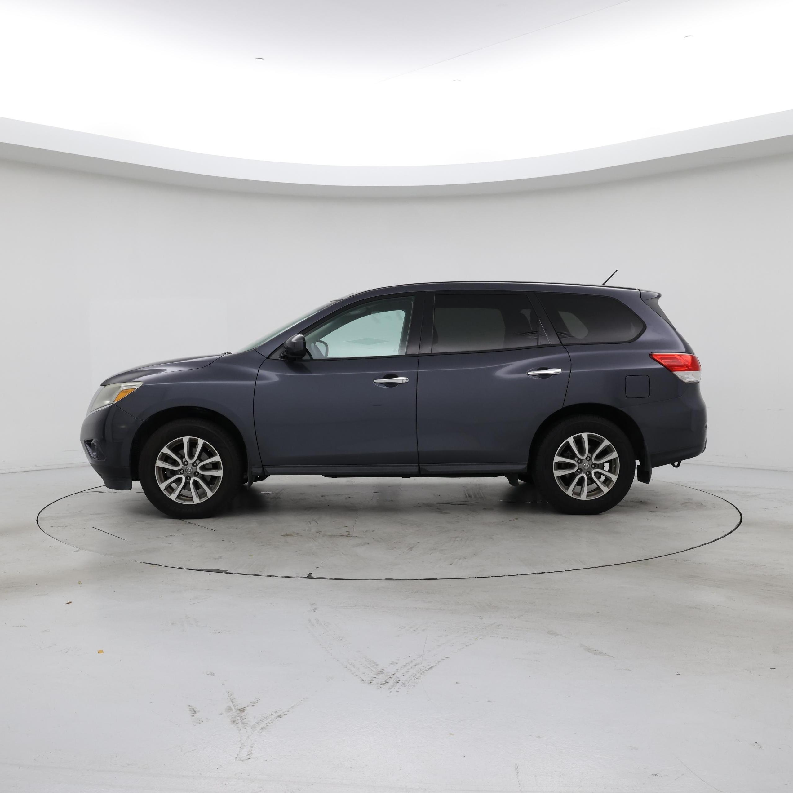 Thumbnail: 2013 Nissan Pathfinder - 3