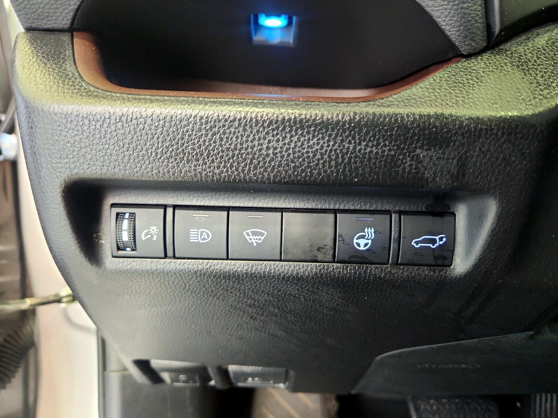 Thumbnail: 2021 Toyota RAV4 - 13