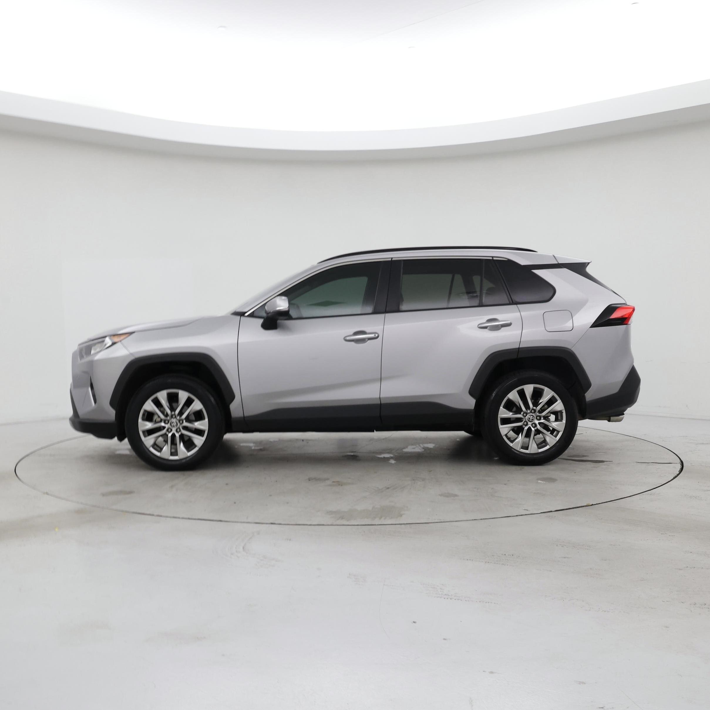 Thumbnail: 2021 Toyota RAV4 - 3