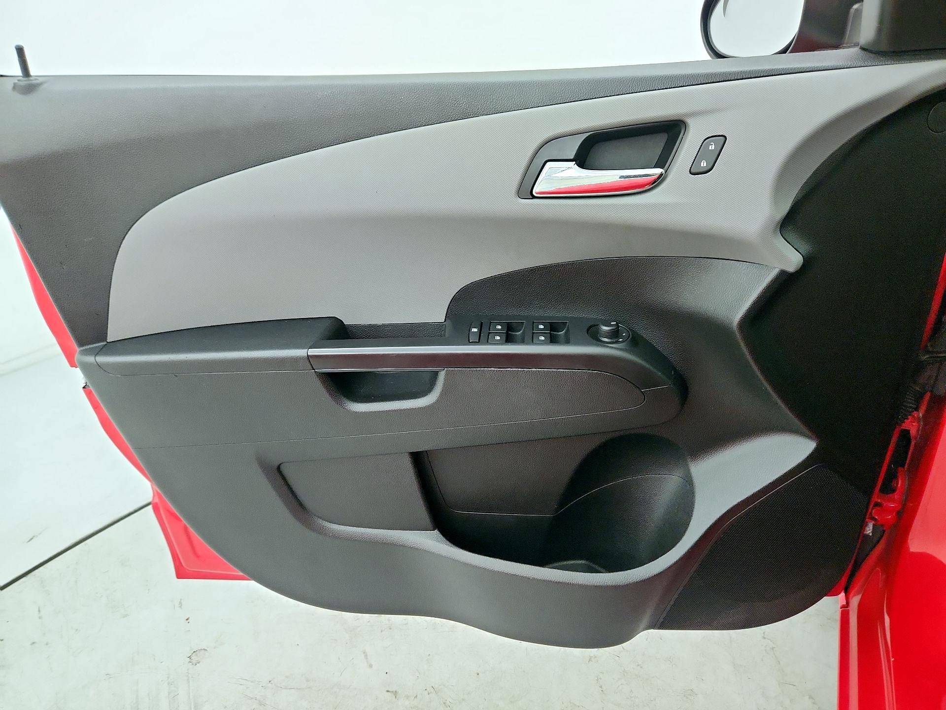 Thumbnail: 2014 Chevrolet Sonic - 12