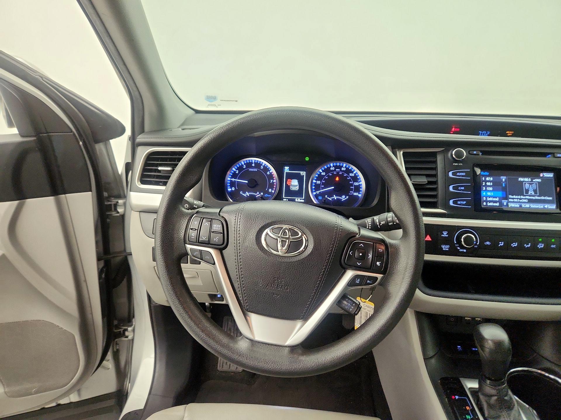 Thumbnail: 2019 Toyota Highlander - 10