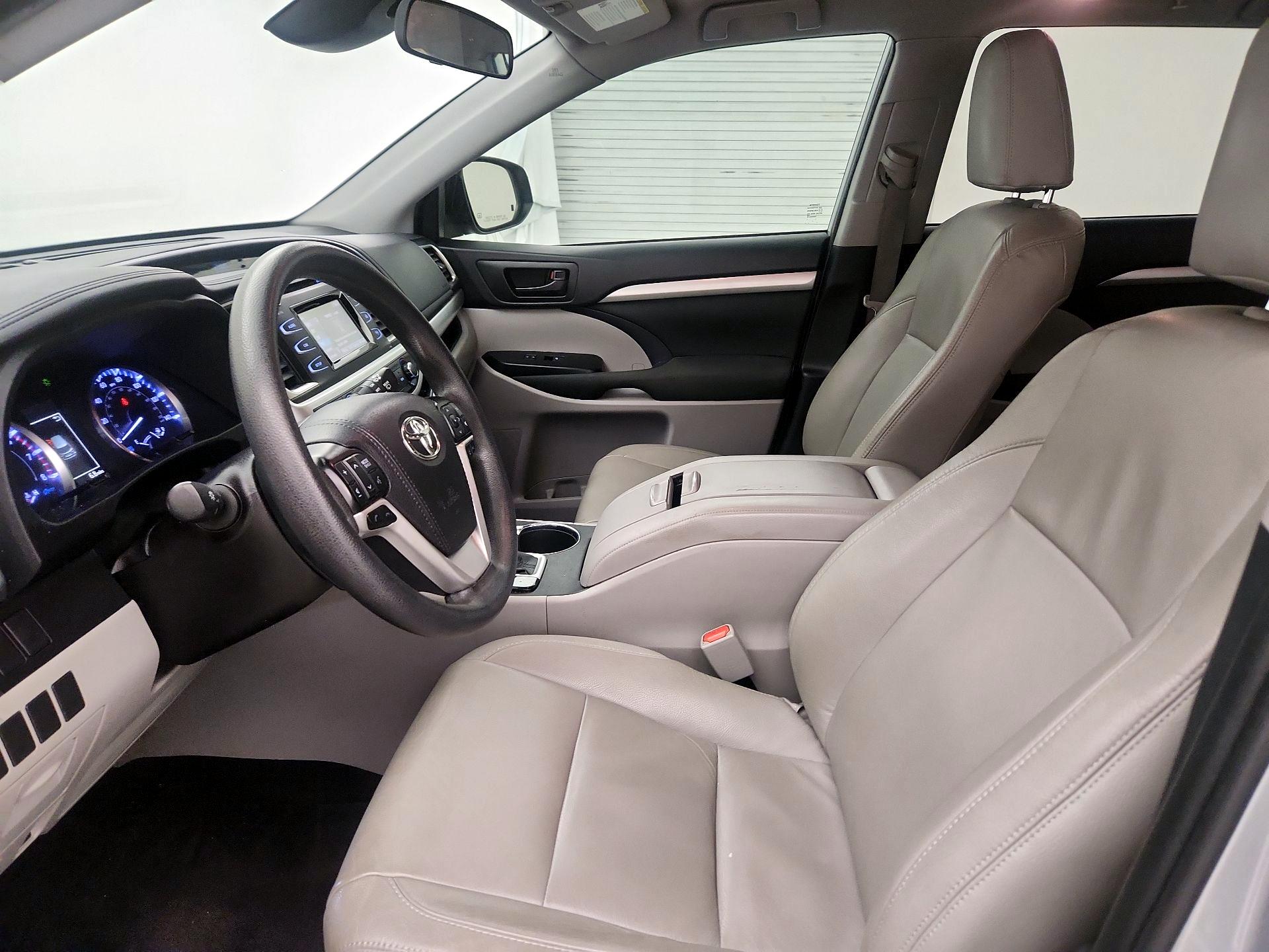 Thumbnail: 2019 Toyota Highlander - 11