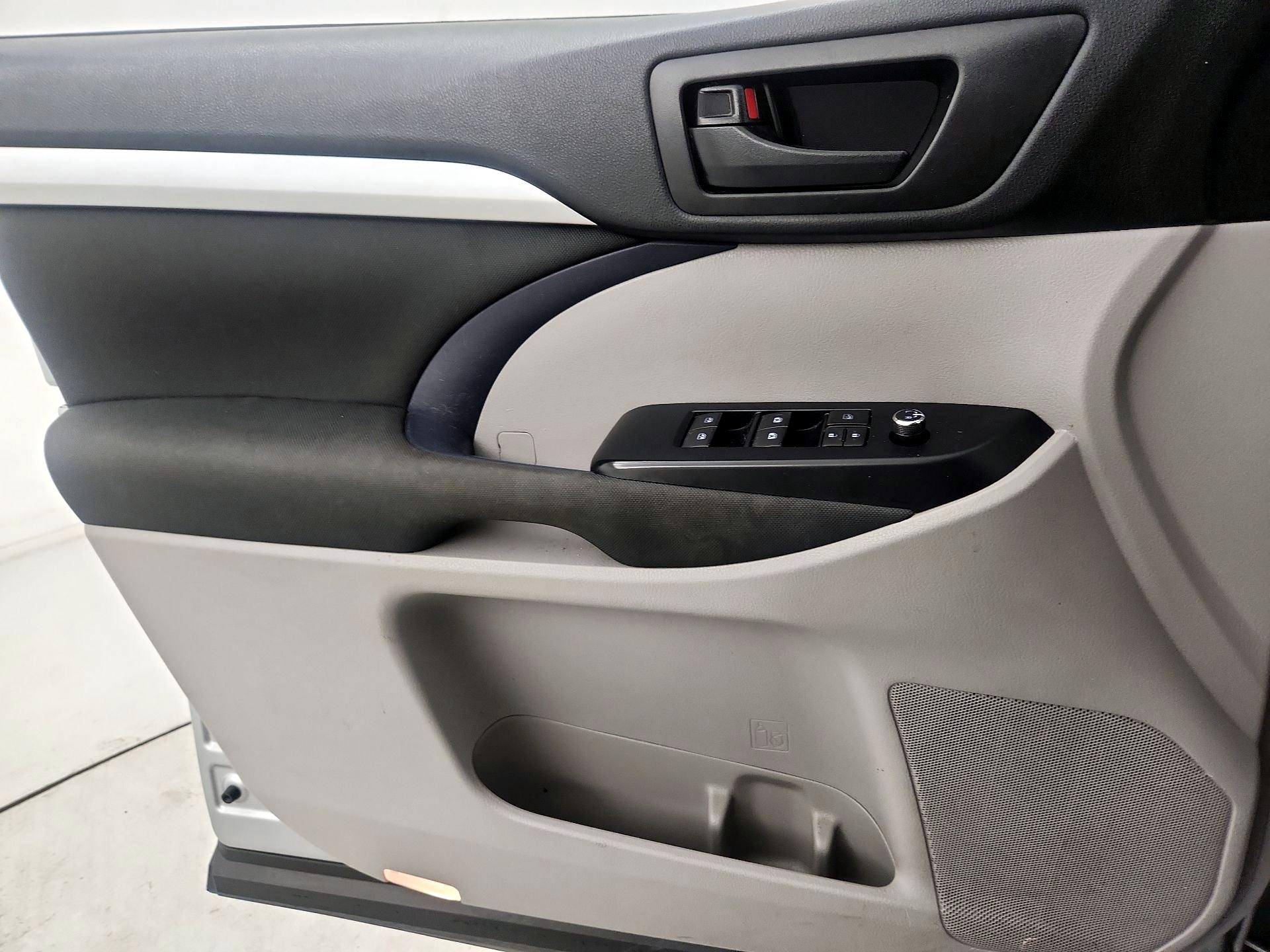 Thumbnail: 2019 Toyota Highlander - 12