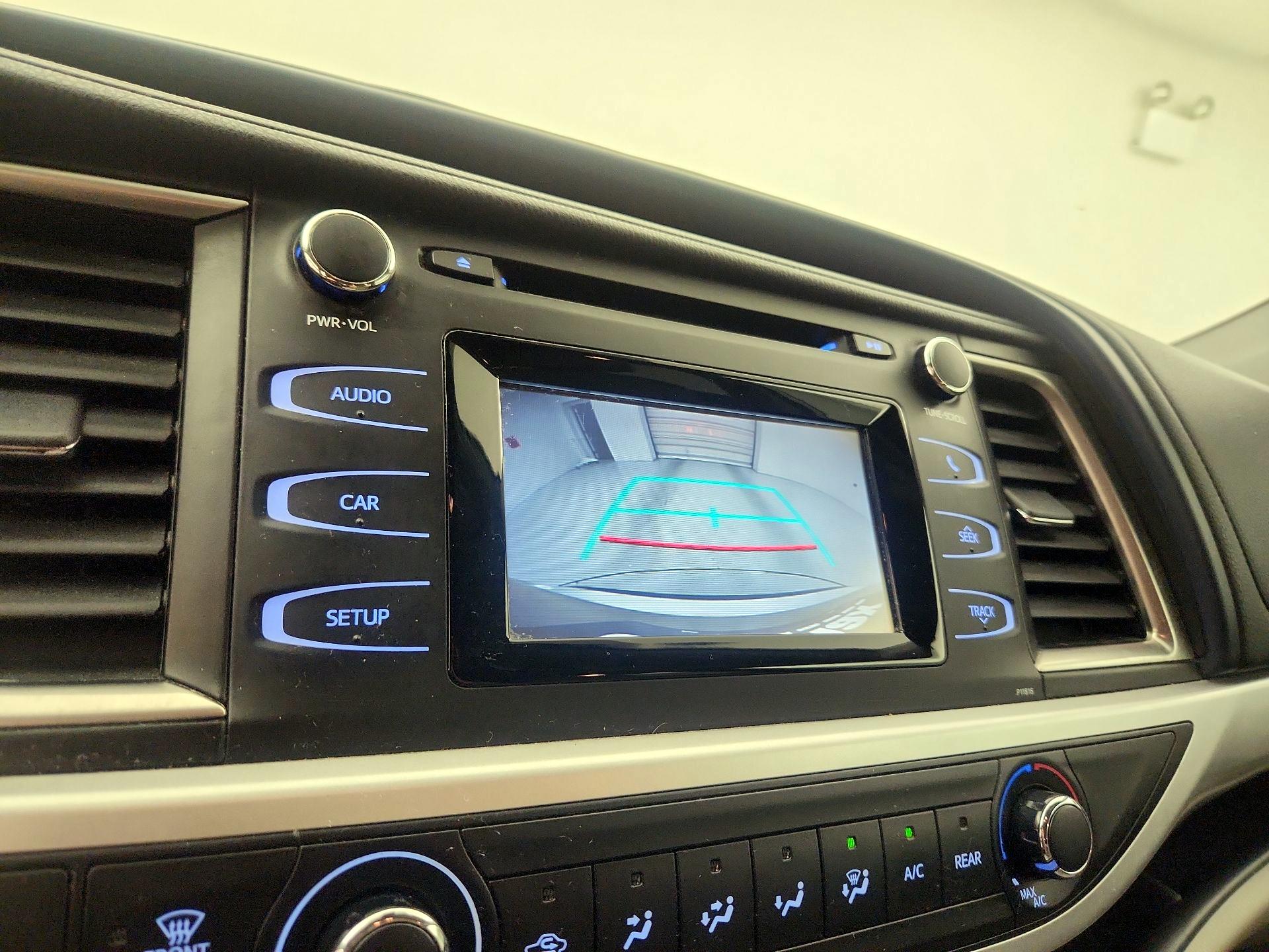 Thumbnail: 2019 Toyota Highlander - 14