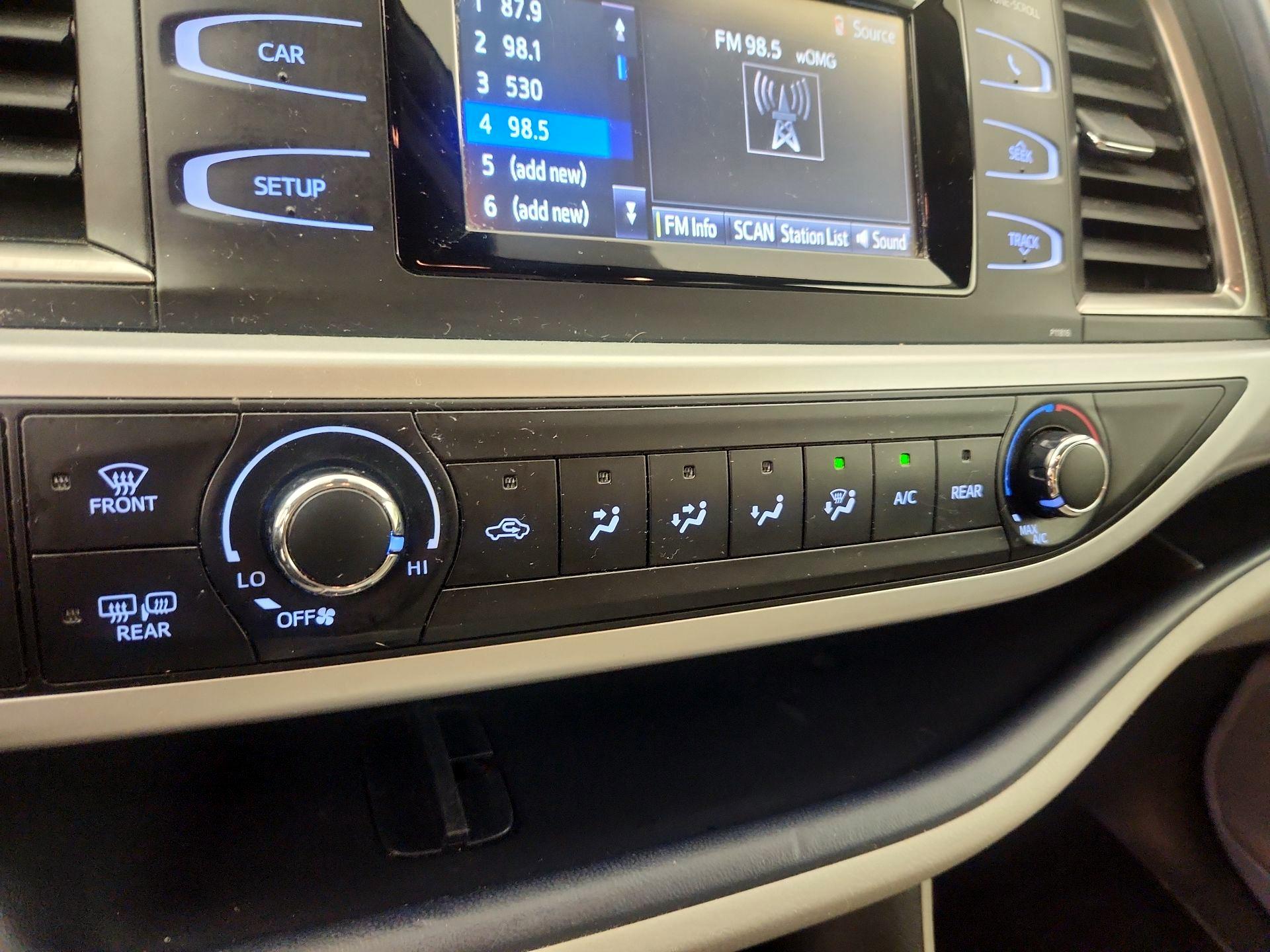 Thumbnail: 2019 Toyota Highlander - 16