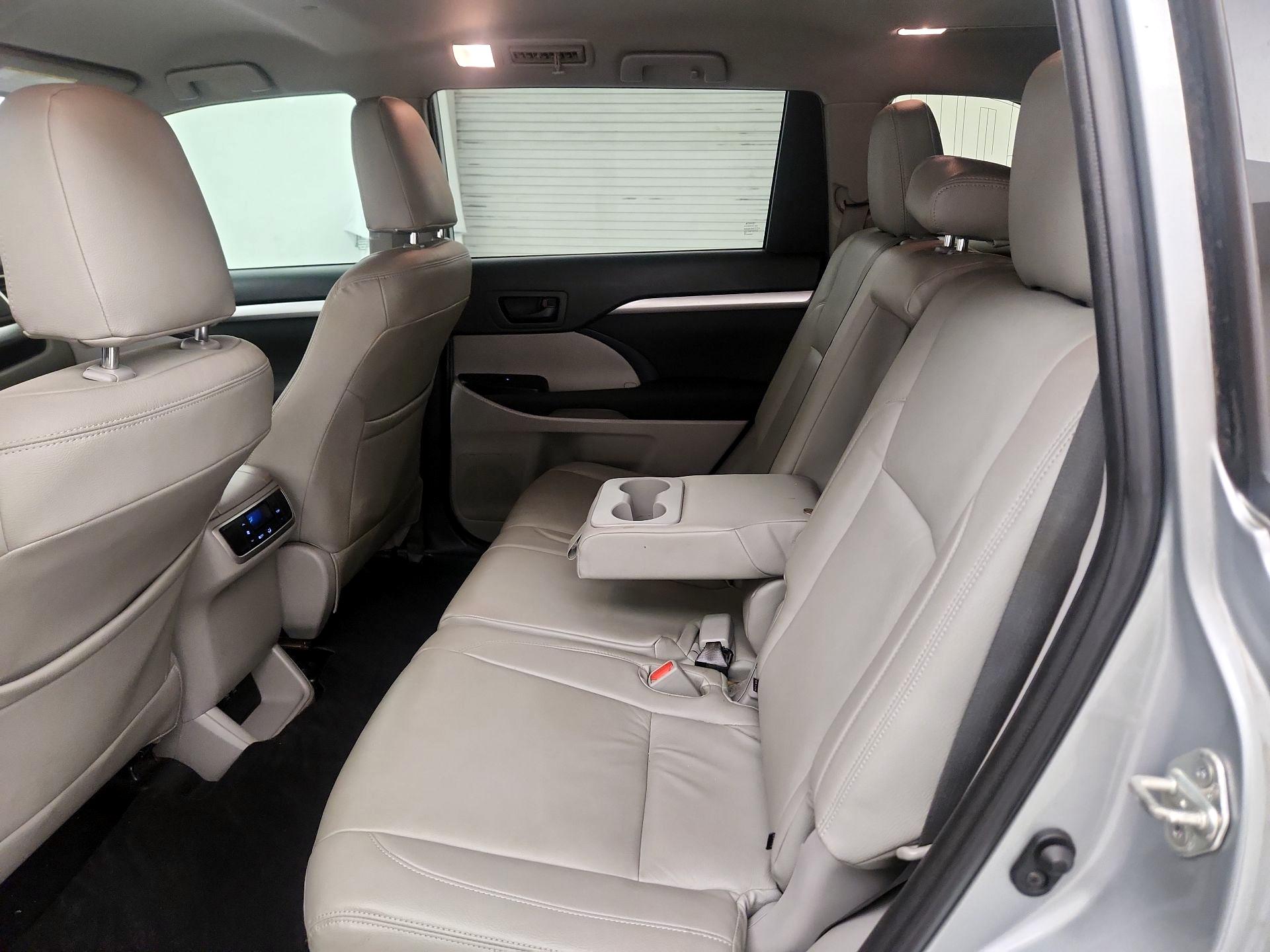 Thumbnail: 2019 Toyota Highlander - 19