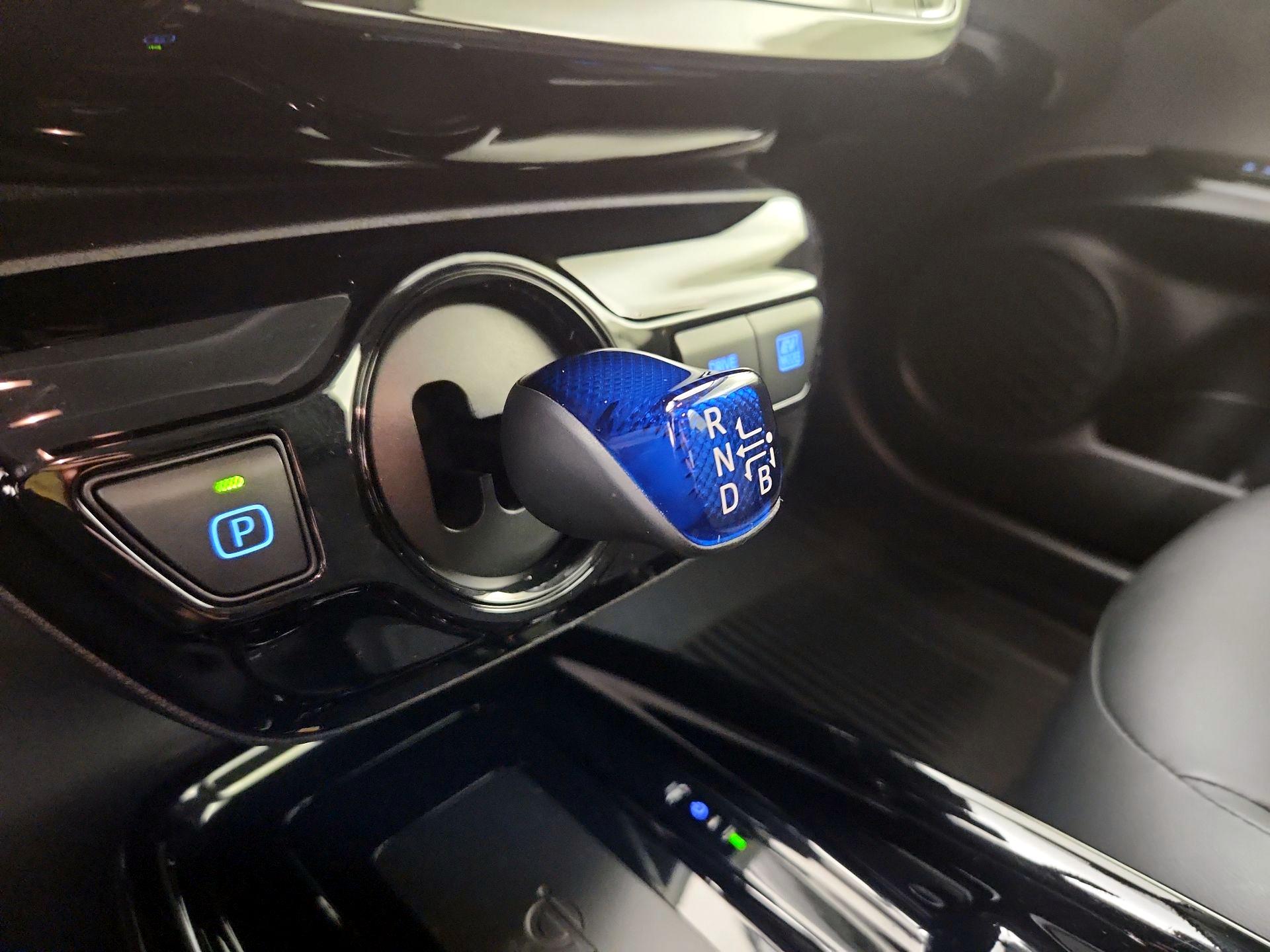 Thumbnail: 2022 Toyota Prius - 17