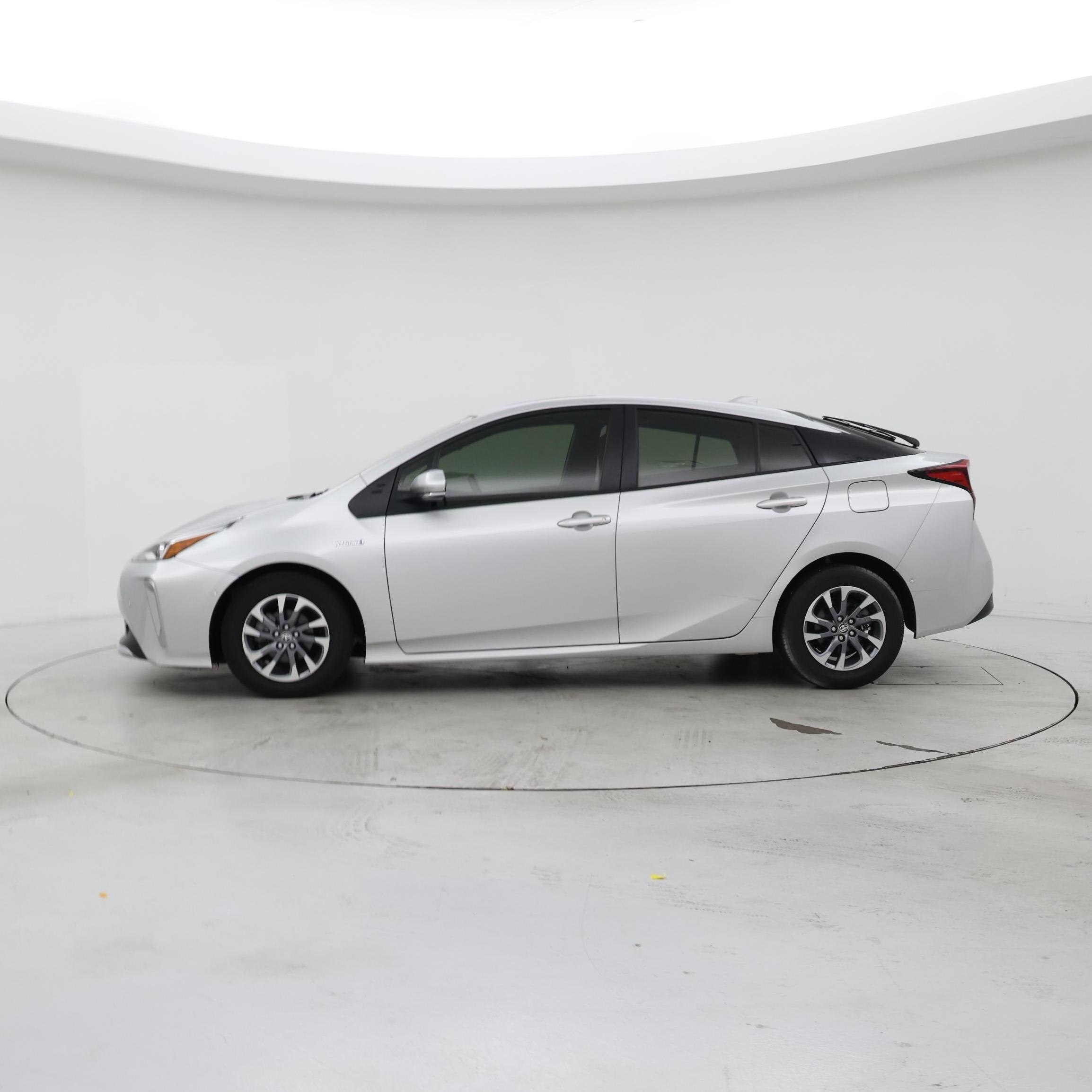 Thumbnail: 2022 Toyota Prius - 3