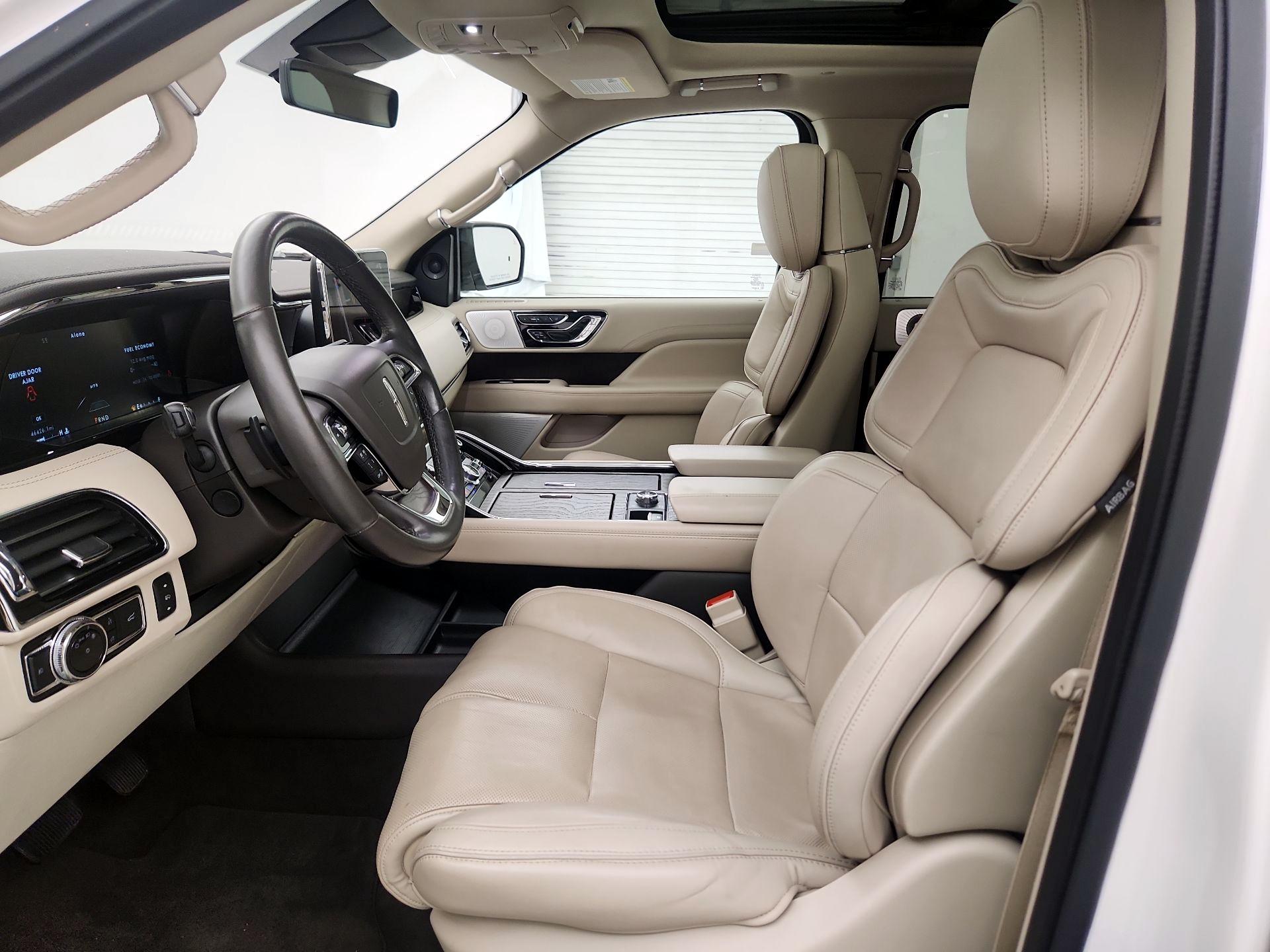 Thumbnail: 2019 Lincoln Navigator L - 11