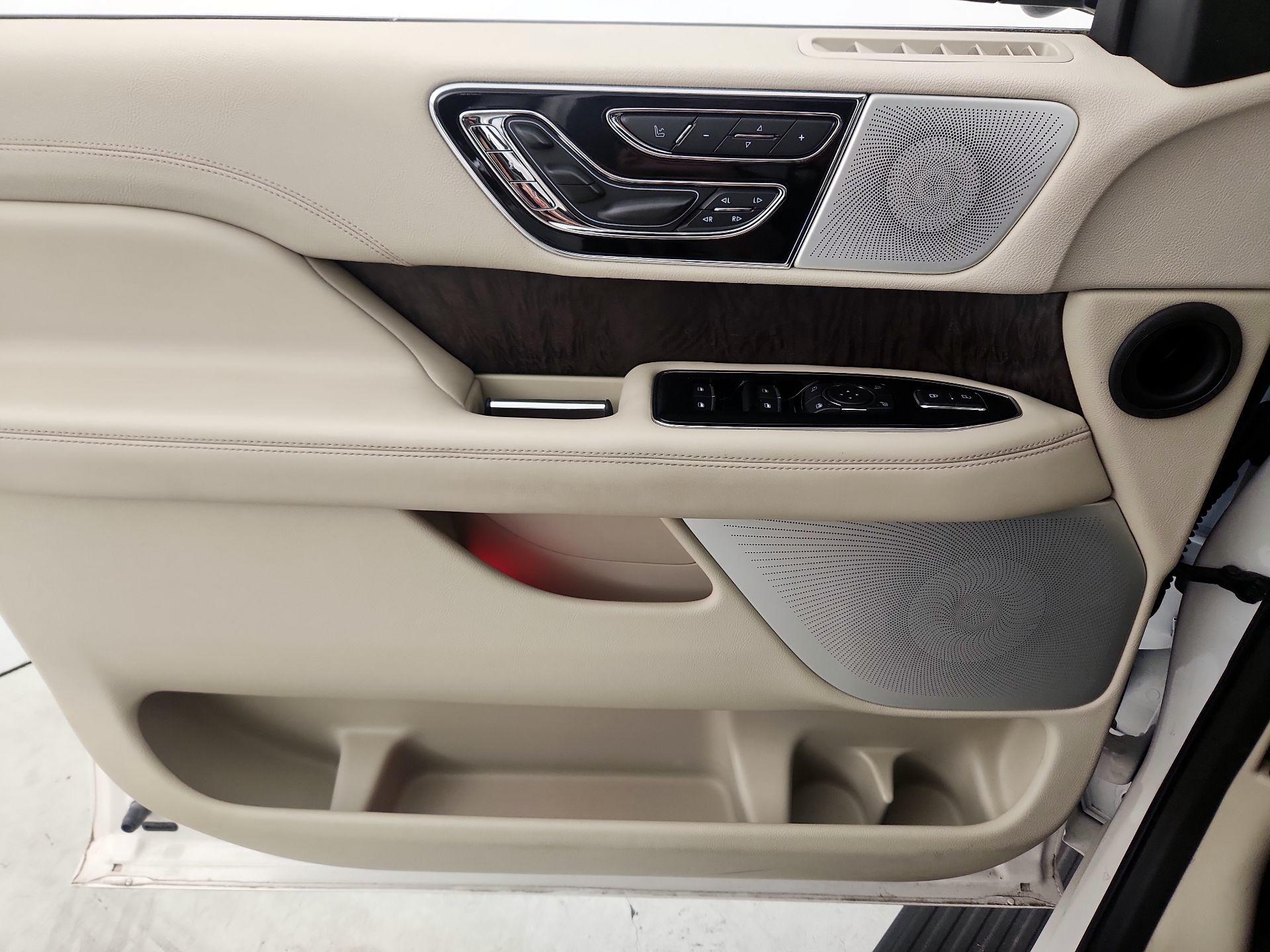 Thumbnail: 2019 Lincoln Navigator L - 12