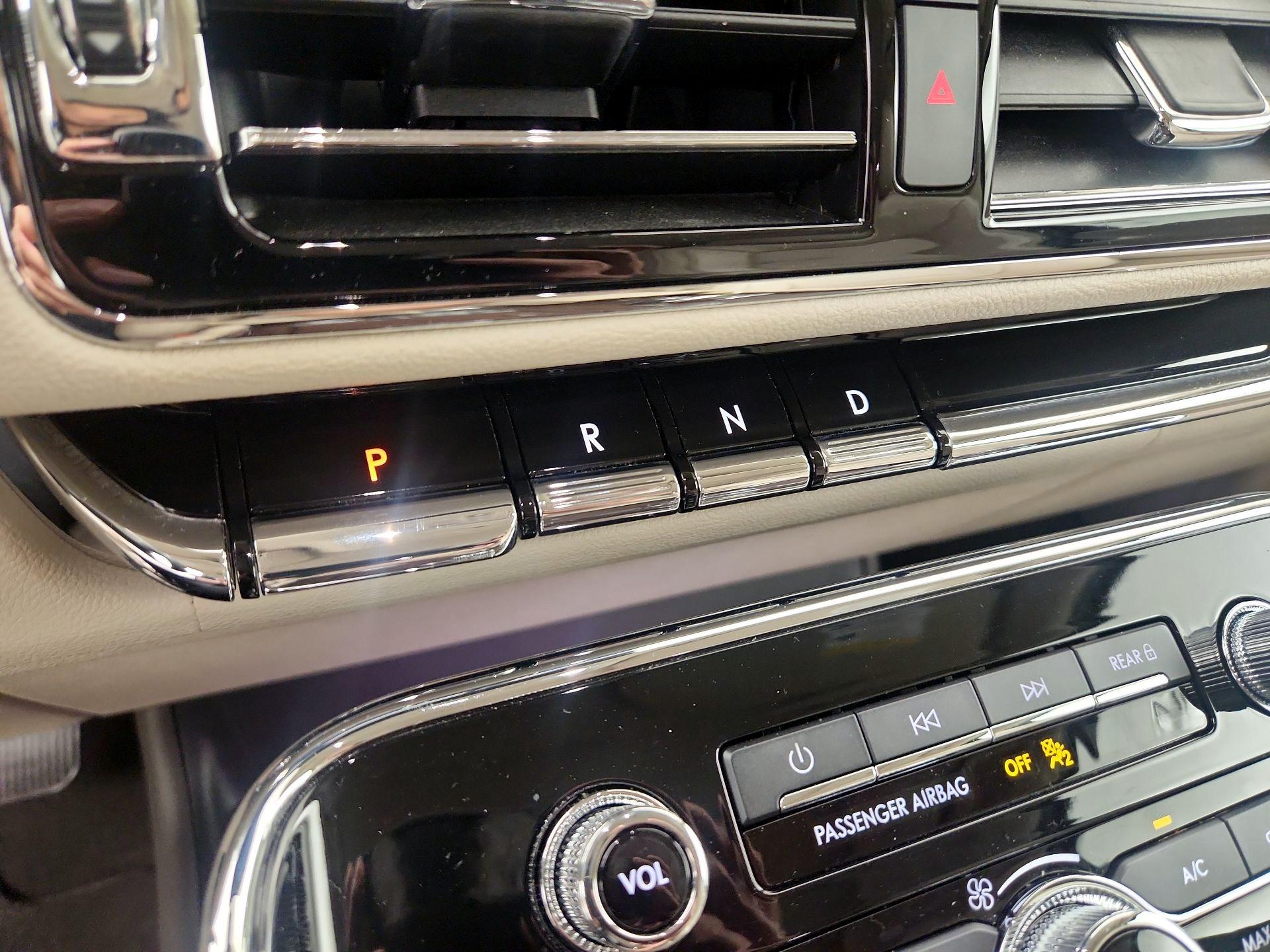 Thumbnail: 2019 Lincoln Navigator L - 18