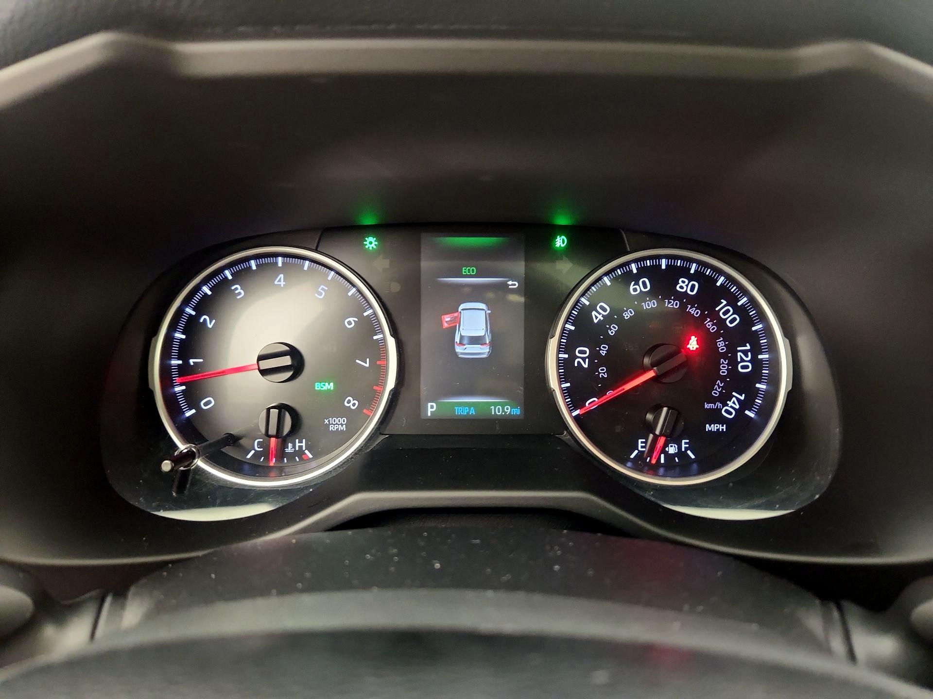 Thumbnail: 2021 Toyota RAV4 - 10
