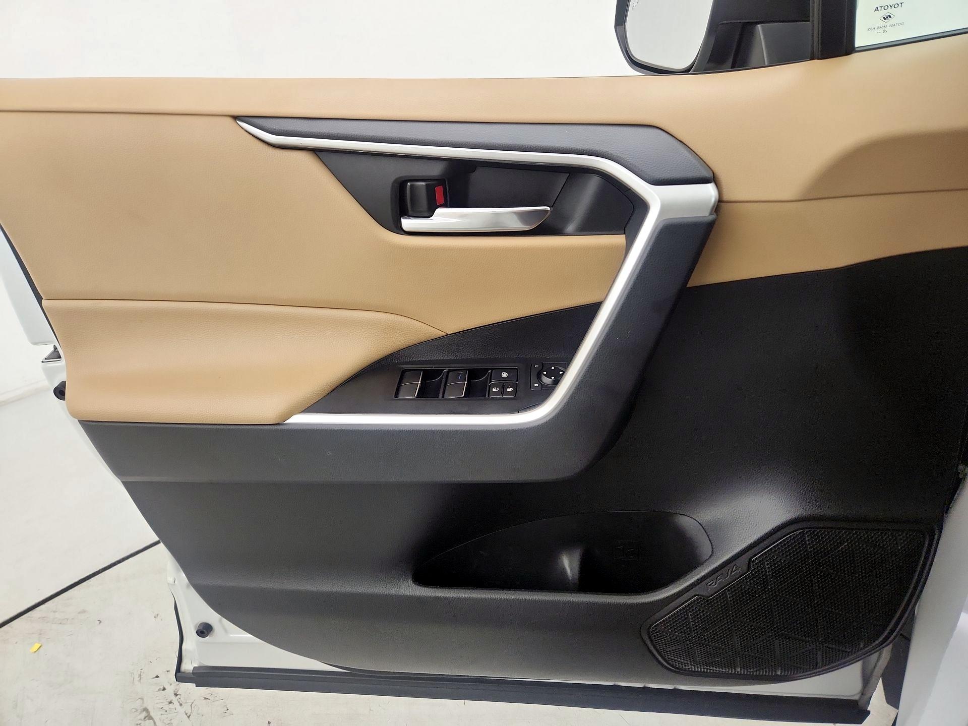 Thumbnail: 2021 Toyota RAV4 - 12