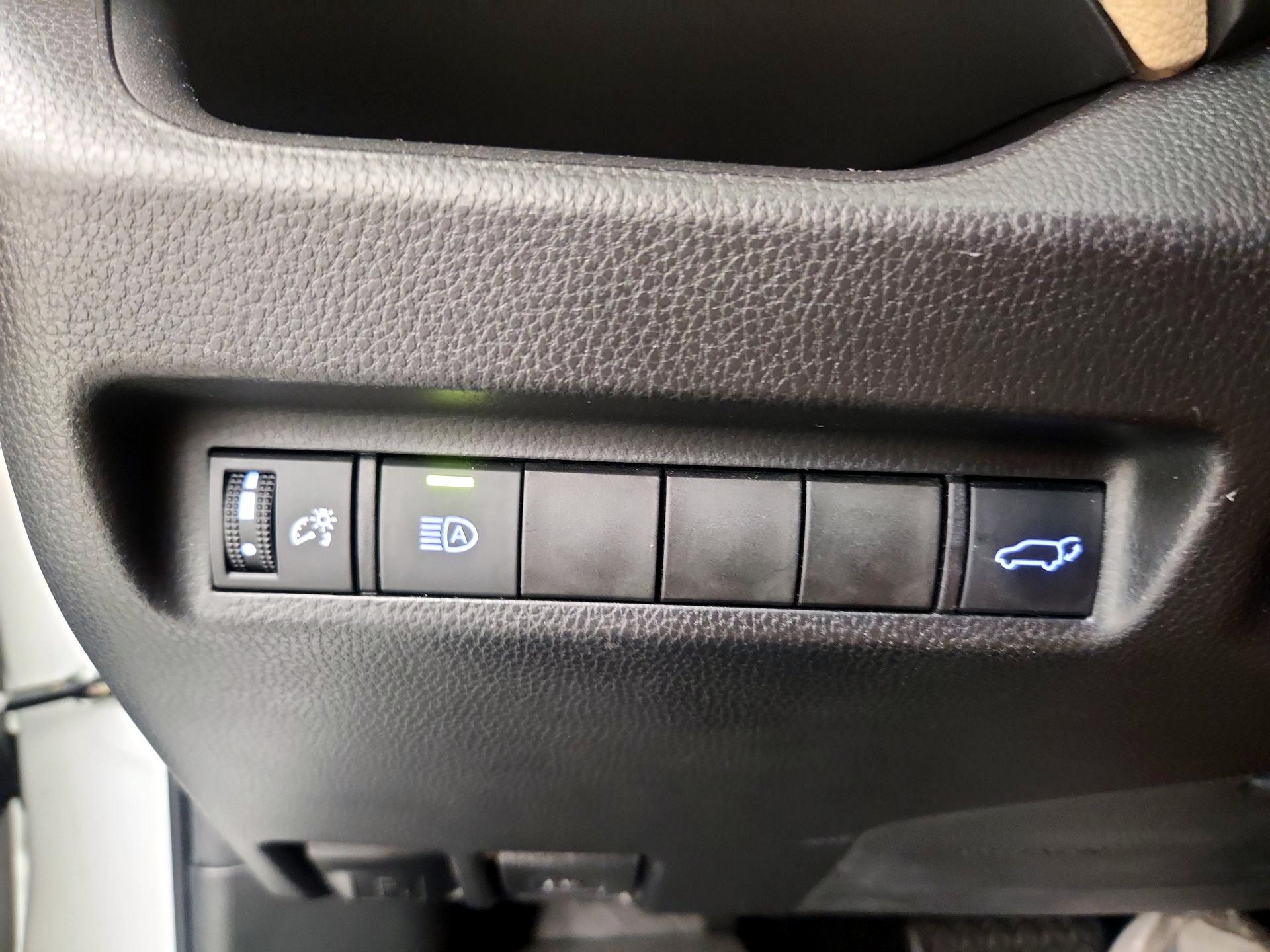 Thumbnail: 2021 Toyota RAV4 - 13